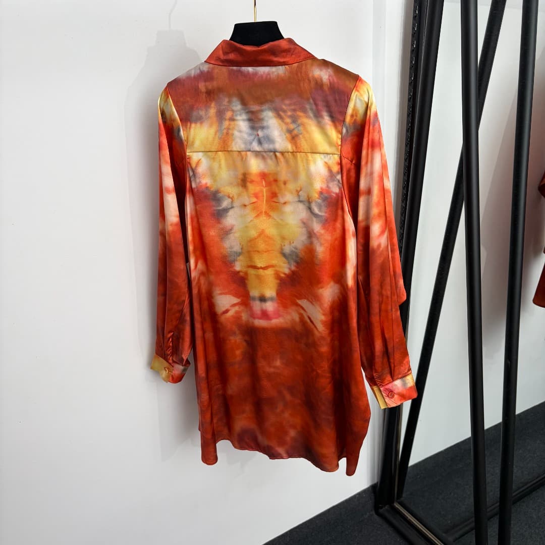 C18234 Item number: 20265980 Zimmermann* New set: gradient-colored print long-sleeved shirt + elastic waist shorts, red color, S-XL sizes. [S size: bust circumference 132, sleeve length 63, overall length 83; waist circumference 68, elastic material; over — image 3