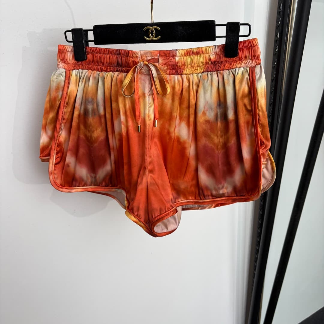 C18234 Item number: 20265980 Zimmermann* New set: gradient-colored print long-sleeved shirt + elastic waist shorts, red color, S-XL sizes. [S size: bust circumference 132, sleeve length 63, overall length 83; waist circumference 68, elastic material; over — image 5