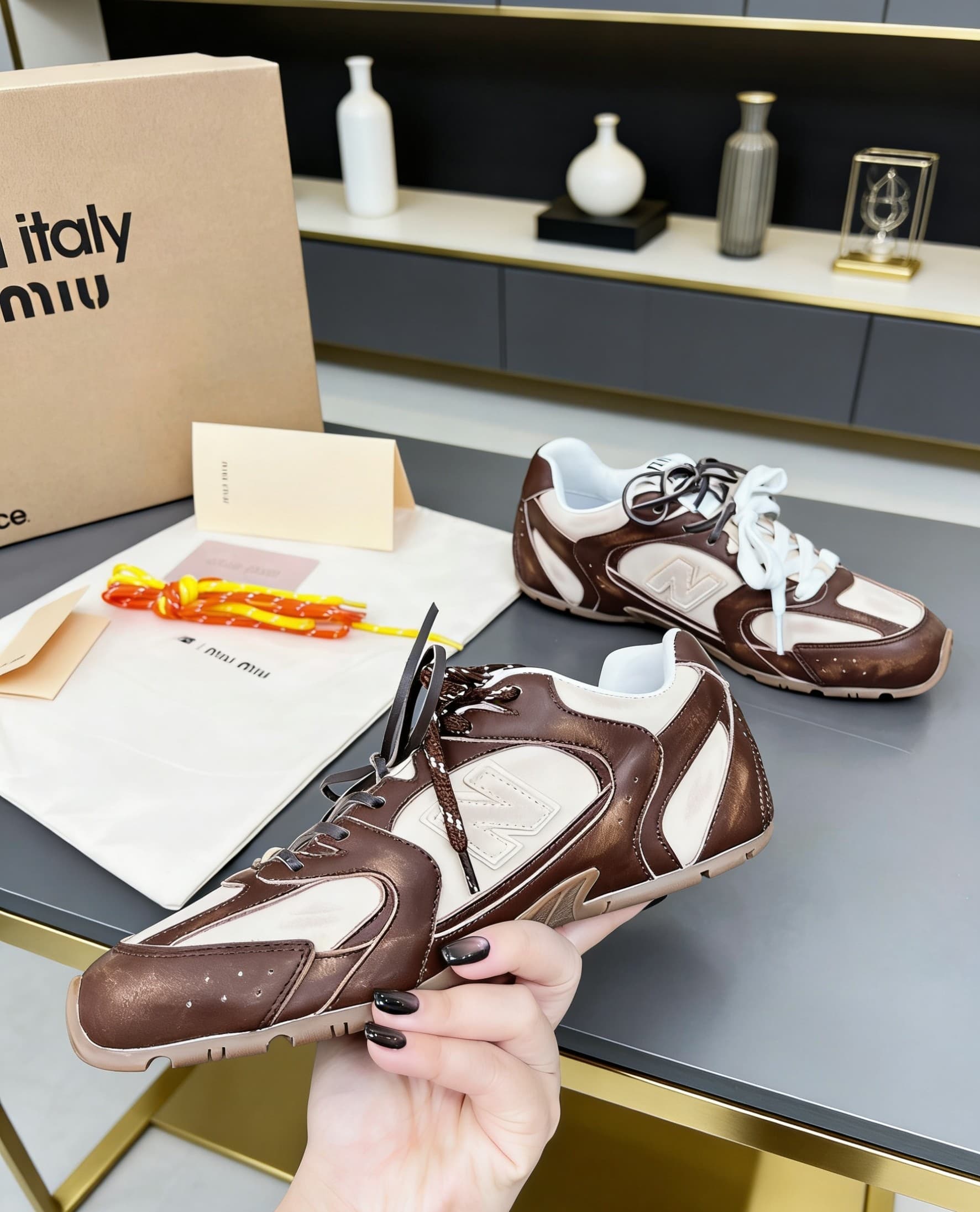D10663 There are a total of 46 colors for the single shoes; 19 colors for semi-leather models; 9 colors for semi-fur models; 3 colors for fur models; 3 colors for mesh models; 8 colors for models with internal height adjustment. 🏆 4 — image 2