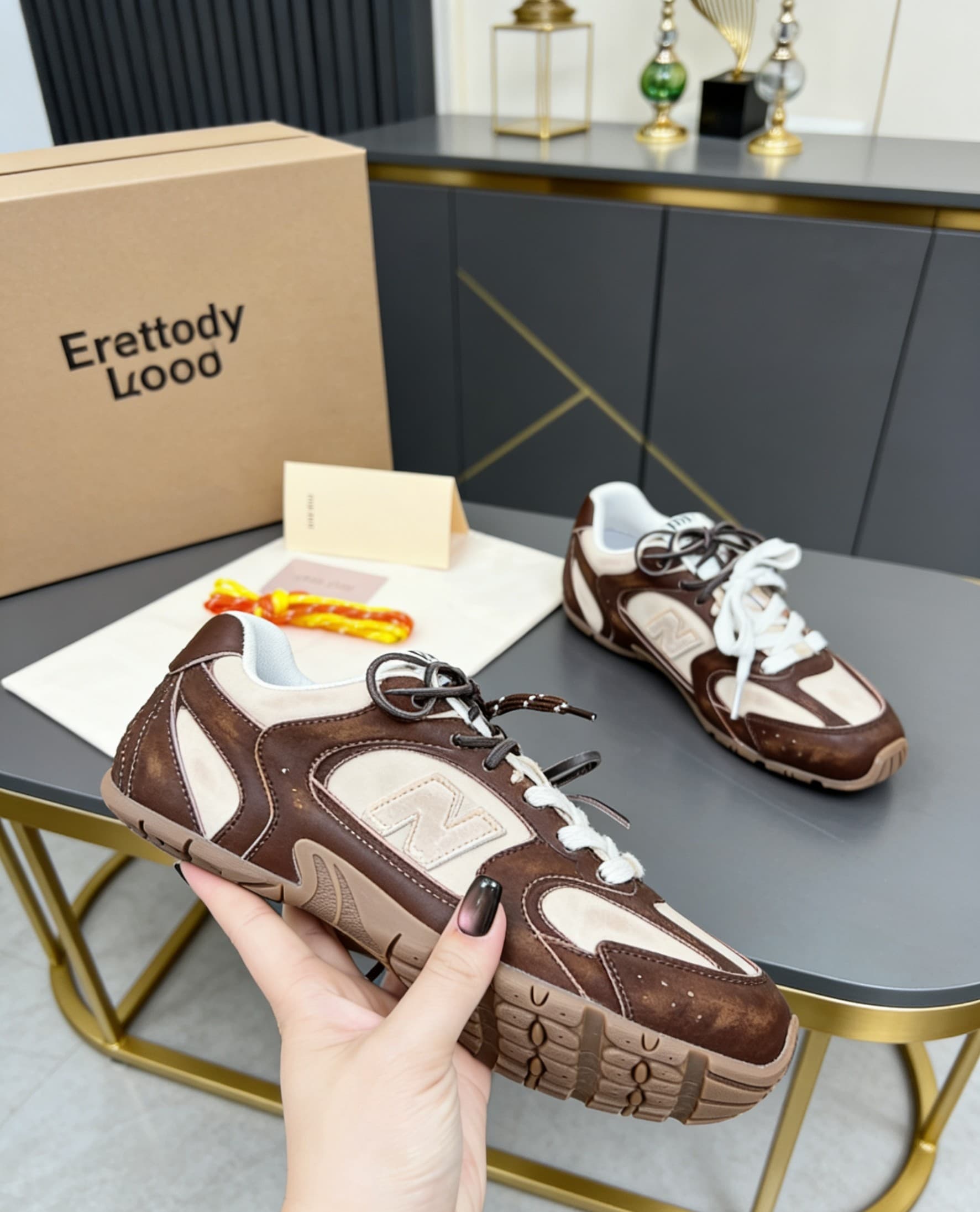 D10663 There are a total of 46 colors for the single shoes; 19 colors for semi-leather models; 9 colors for semi-fur models; 3 colors for fur models; 3 colors for mesh models; 8 colors for models with internal height adjustment. 🏆 4 — image 3