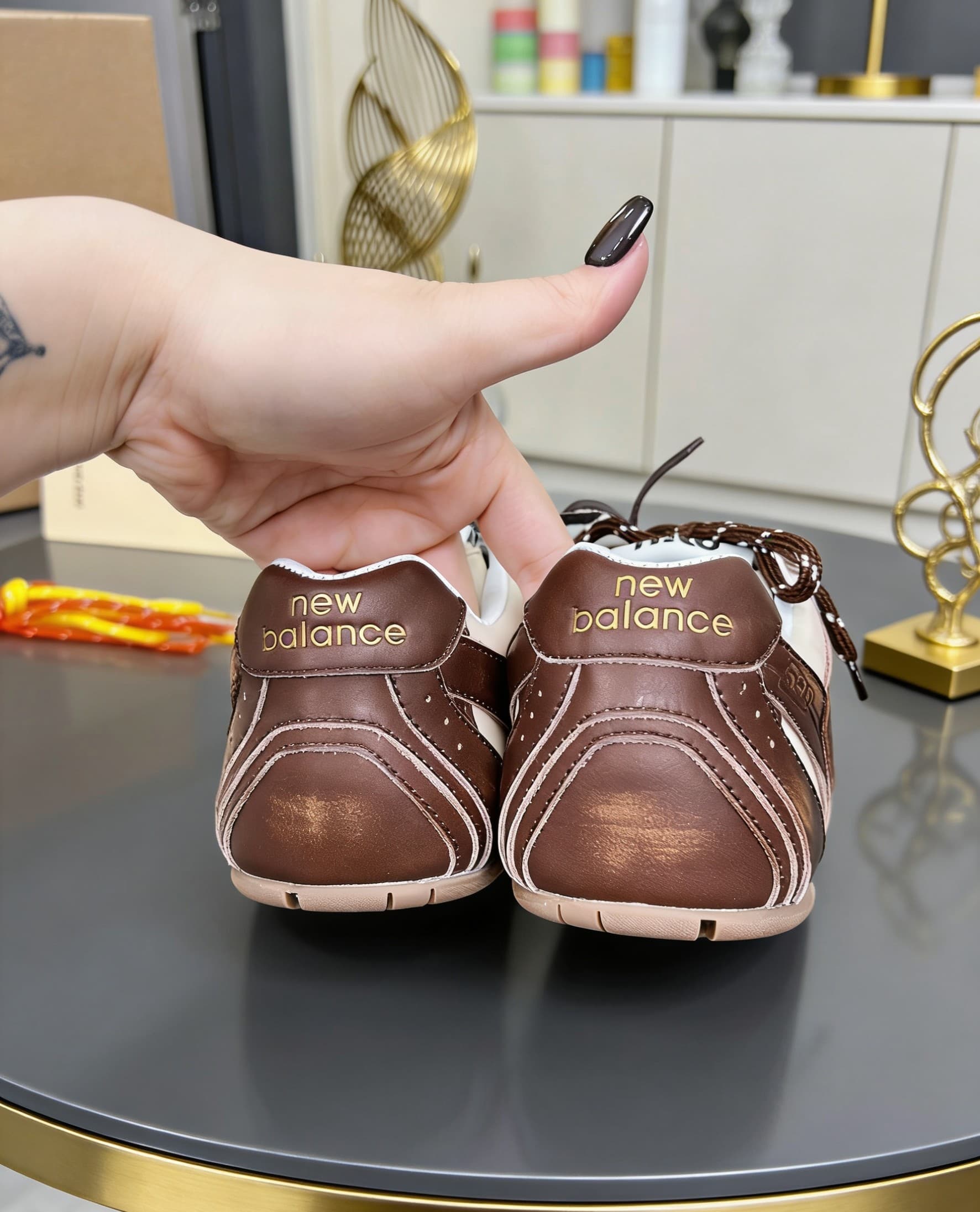 D10663 There are a total of 46 colors for the single shoes; 19 colors for semi-leather models; 9 colors for semi-fur models; 3 colors for fur models; 3 colors for mesh models; 8 colors for models with internal height adjustment. 🏆 4 — image 6