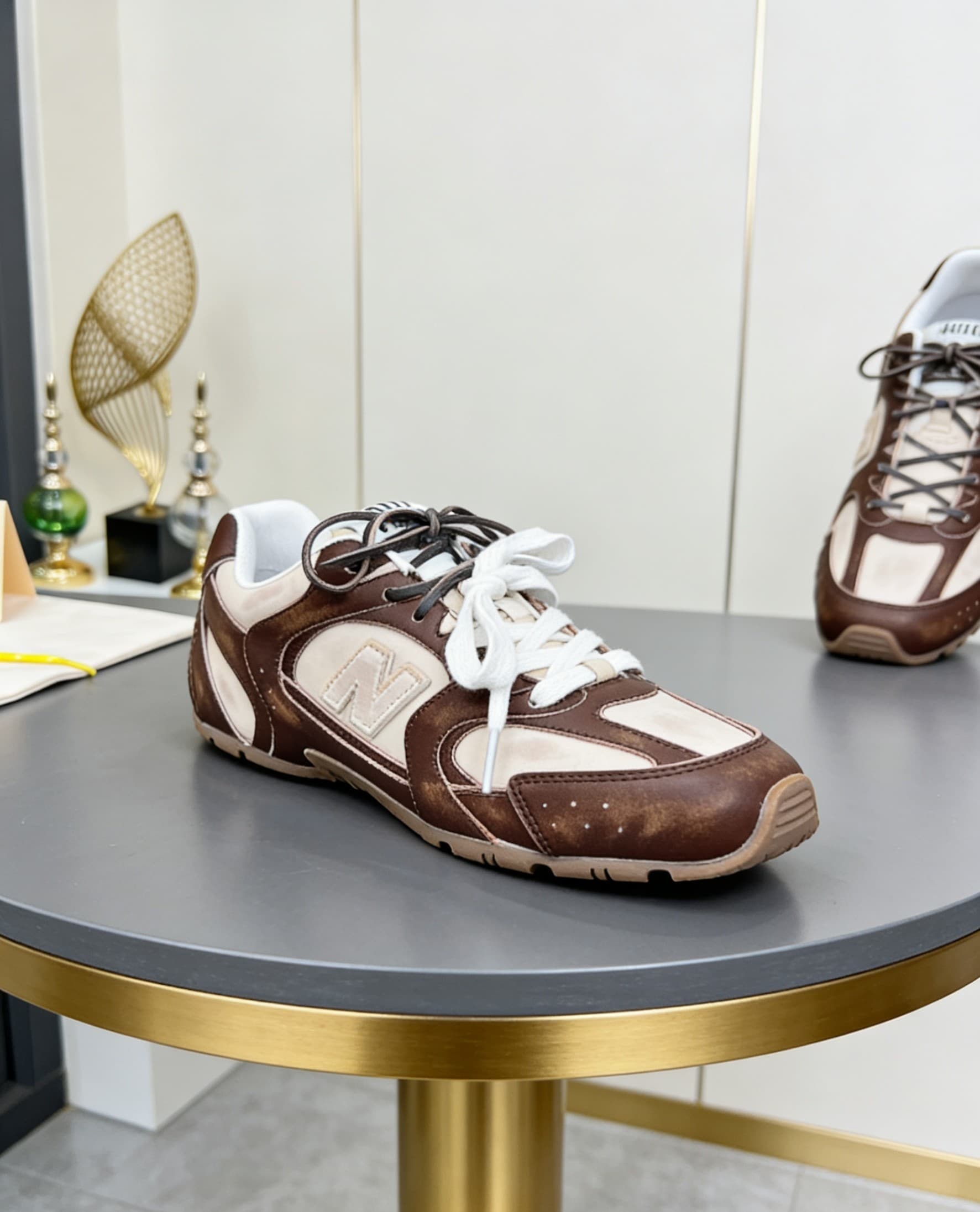 D10663 There are a total of 46 colors for the single shoes; 19 colors for semi-leather models; 9 colors for semi-fur models; 3 colors for fur models; 3 colors for mesh models; 8 colors for models with internal height adjustment. 🏆 4 — image 7