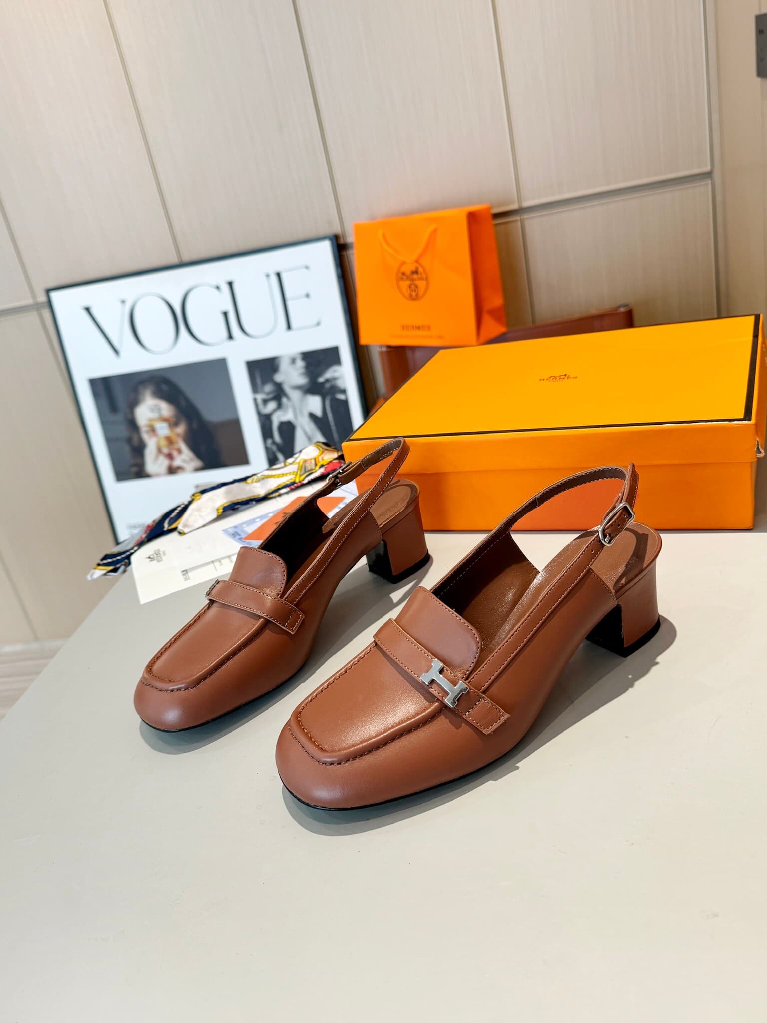D8023 Hermès Groupie square-toe H-closure mules – semi-high heels and flat heels. The fit provided by the store is unparalleled. These mules feature H-closure closures made of canvas and calfskin, along with mini silver Paris clasps and contrasting trim.  — image 3