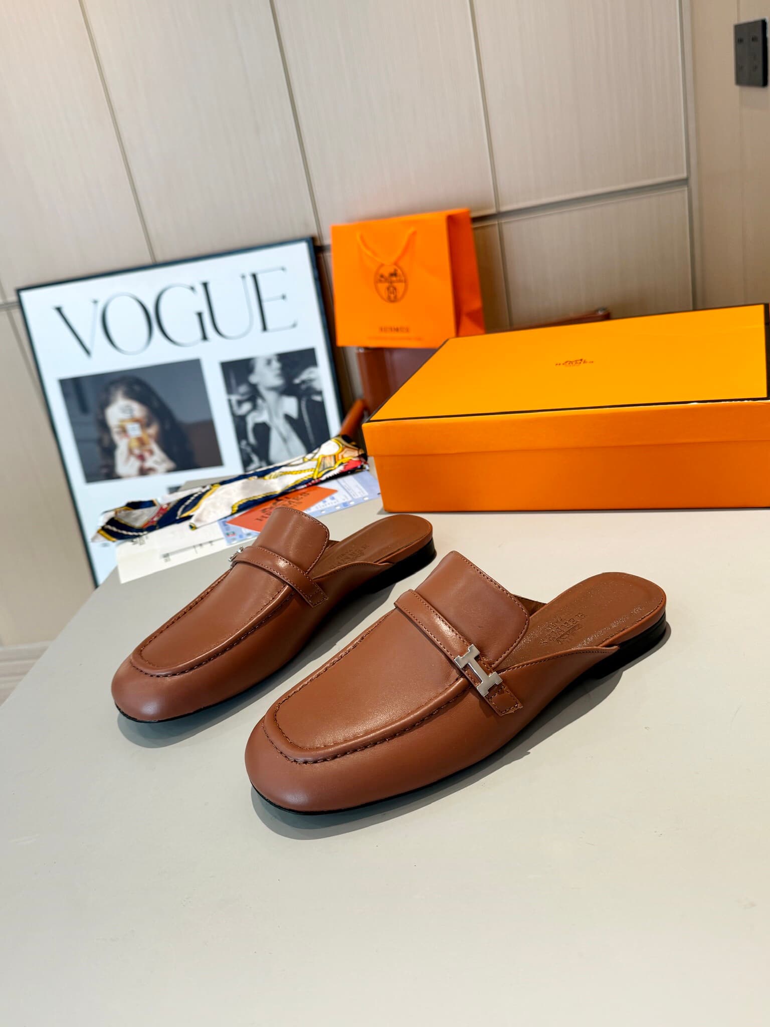 D8023 Hermès Groupie square-toe H-closure mules – semi-high heels and flat heels. The fit provided by the store is unparalleled. These mules feature H-closure closures made of canvas and calfskin, along with mini silver Paris clasps and contrasting trim.  — image 4