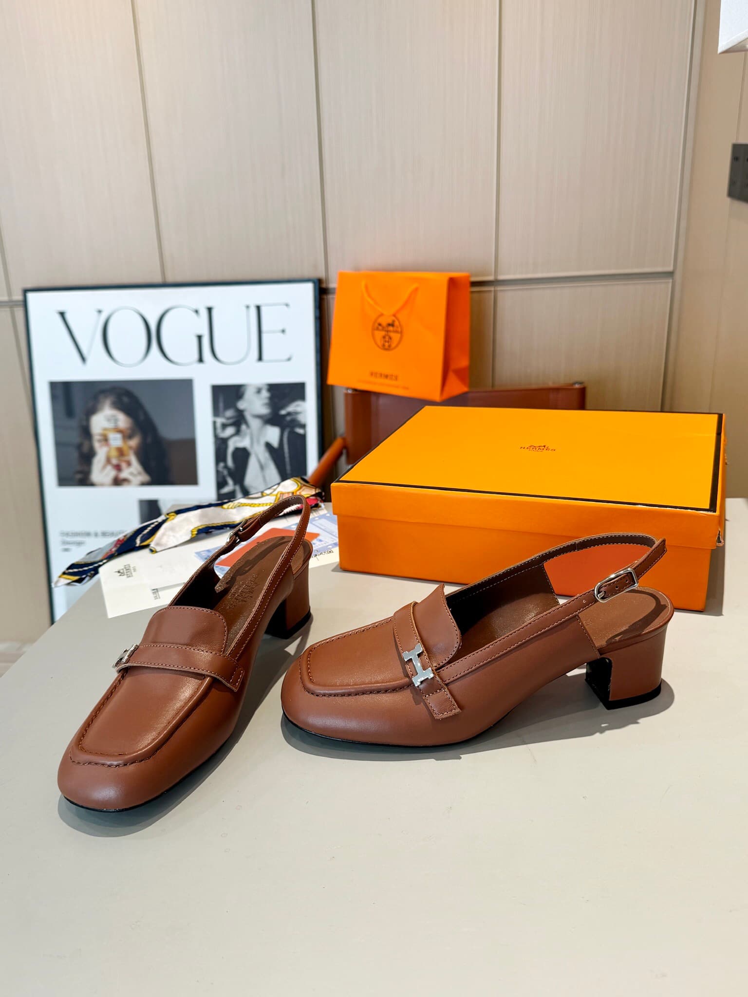 D8023 Hermès Groupie square-toe H-closure mules – semi-high heels and flat heels. The fit provided by the store is unparalleled. These mules feature H-closure closures made of canvas and calfskin, along with mini silver Paris clasps and contrasting trim.  — image 5