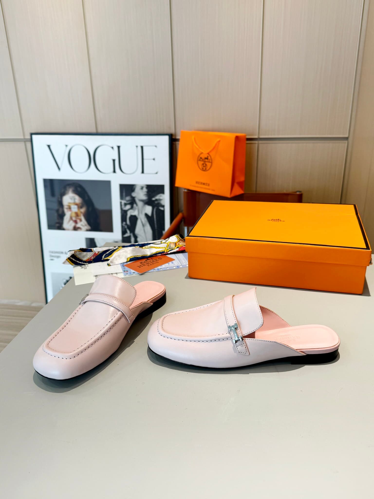 D8021 Hermès Groupie with square-toe H-closure Mules – semi-high heels and flat heels. The fit provided by the store is unbeatable. The Groupie Mules feature H-closure burlap and calf leather, along with mini silver Paris clasps and contrasting edging. Th — image 6