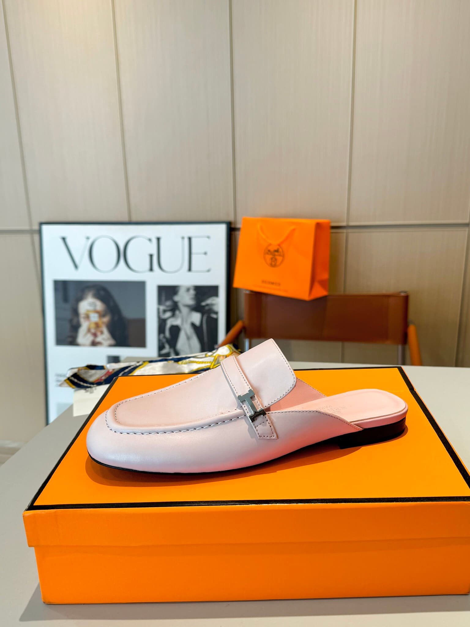 D8021 Hermès Groupie with square-toe H-closure Mules – semi-high heels and flat heels. The fit provided by the store is unbeatable. The Groupie Mules feature H-closure burlap and calf leather, along with mini silver Paris clasps and contrasting edging. Th — image 2
