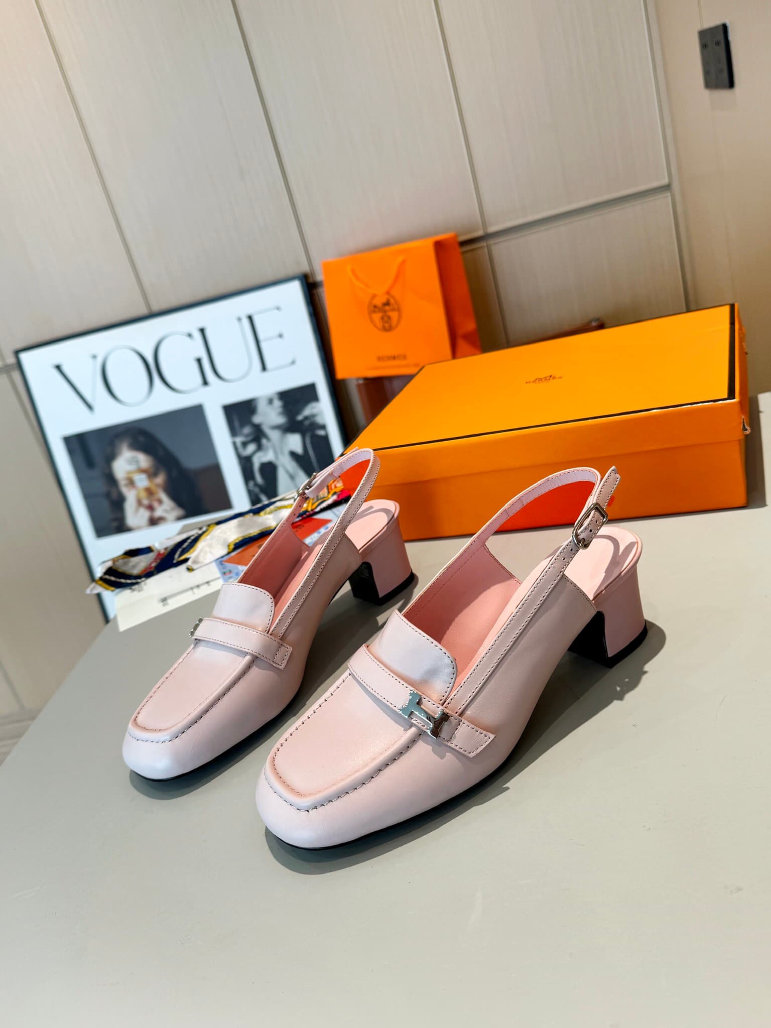 D8021 Hermès Groupie with square-toe H-closure Mules – semi-high heels and flat heels. The fit provided by the store is unbeatable. The Groupie Mules feature H-closure burlap and calf leather, along with mini silver Paris clasps and contrasting edging. Th — image 3