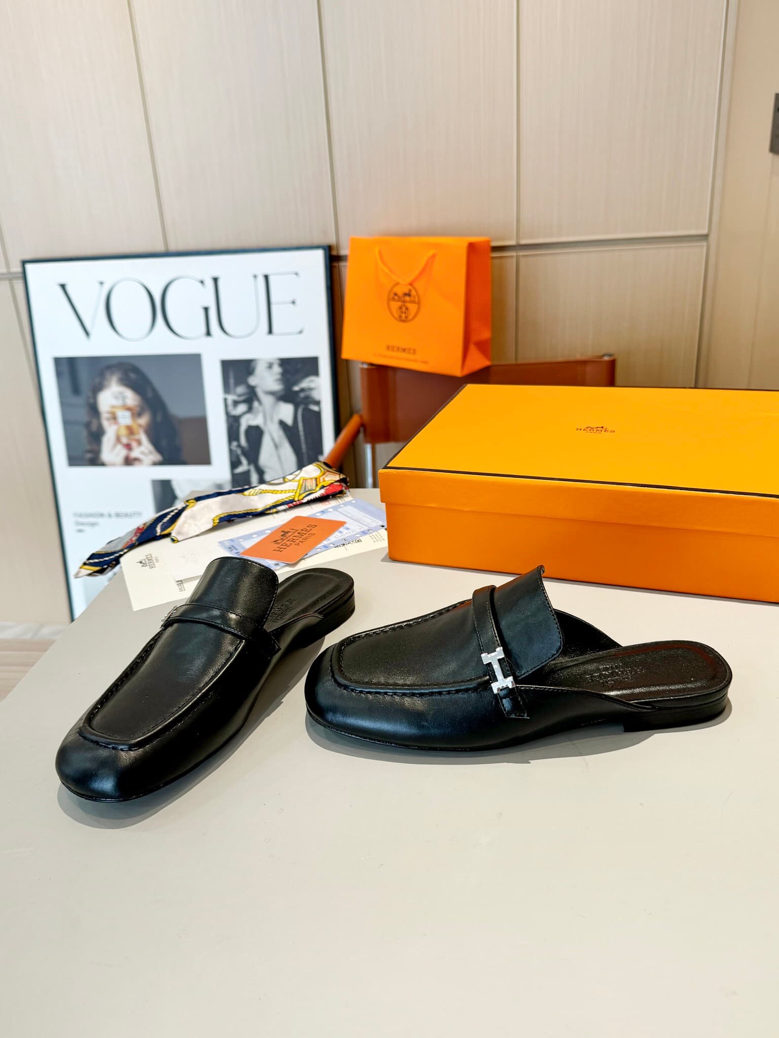 D8022 Hermès Groupie “Fang Tou H Button” Mules – semi-high heels and flat heels. The fit provided by the store is unparalleled. These Mules feature canvas and calfskin materials, along with mini silver Paris button details and contrasting edges. The actua — image 7