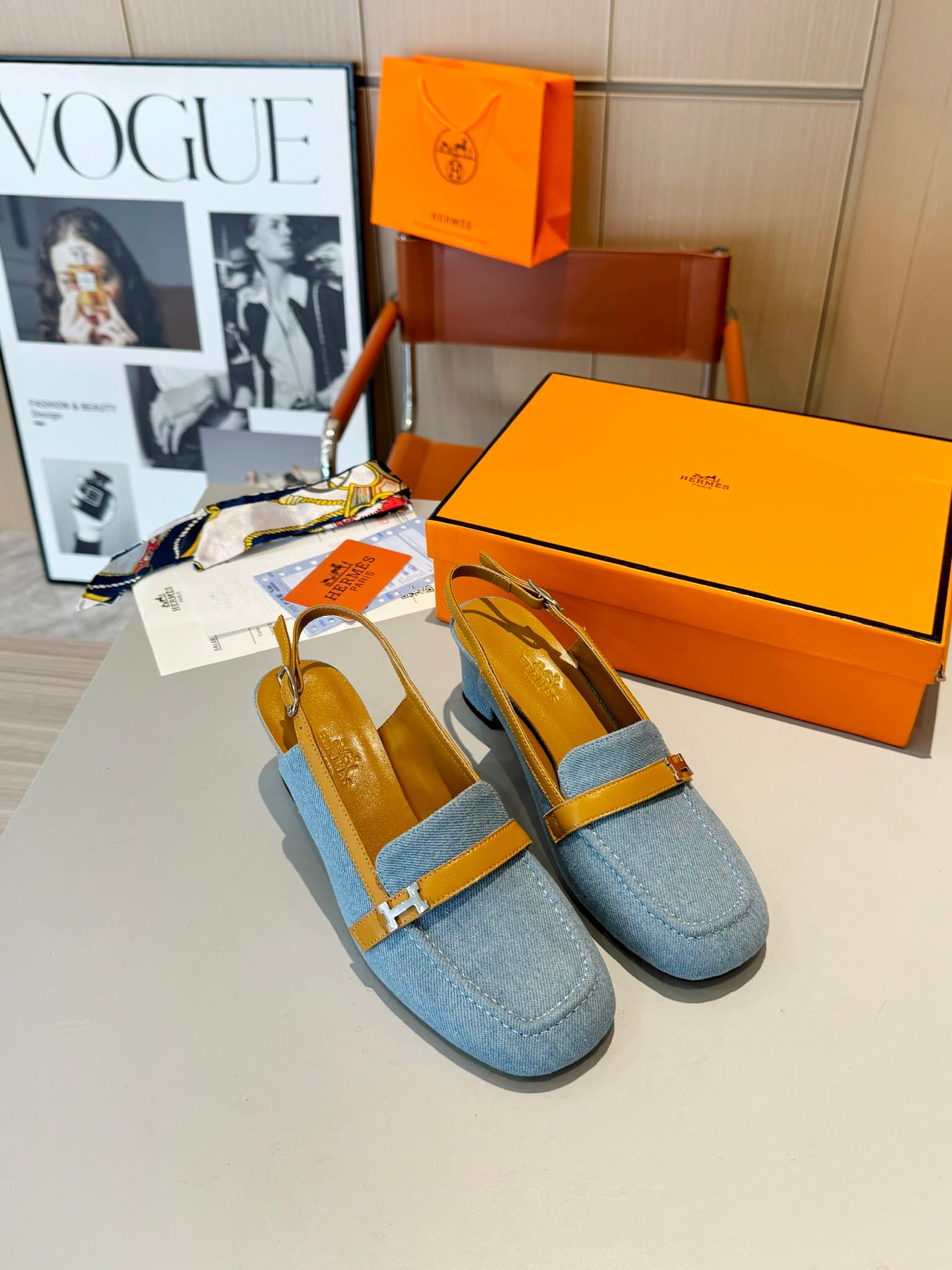 D8020 Hermès Groupie square-toe H-button Mule shoes with semi-high and flat heels; the fit provided by the store is unparalleled. The Groupie Mule shoes feature H-button designs, paired with canvas and calfskin materials, along with mini silver Paris butt — image 3