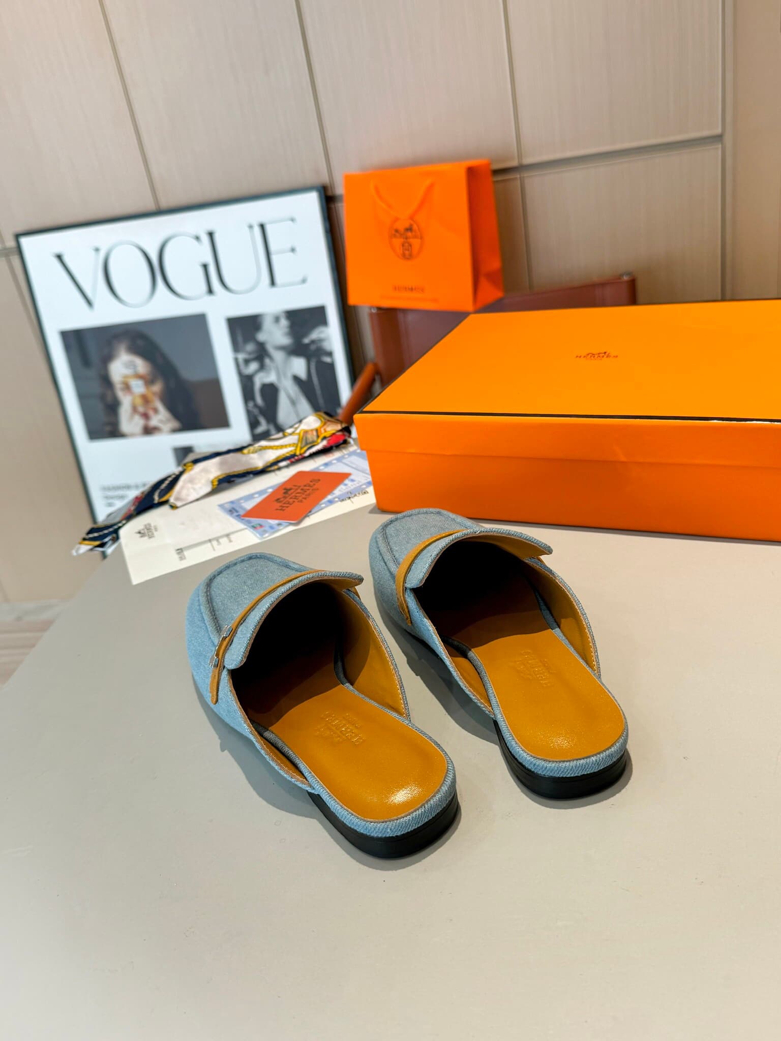 D8020 Hermès Groupie square-toe H-button Mule shoes with semi-high and flat heels; the fit provided by the store is unparalleled. The Groupie Mule shoes feature H-button designs, paired with canvas and calfskin materials, along with mini silver Paris butt — image 7