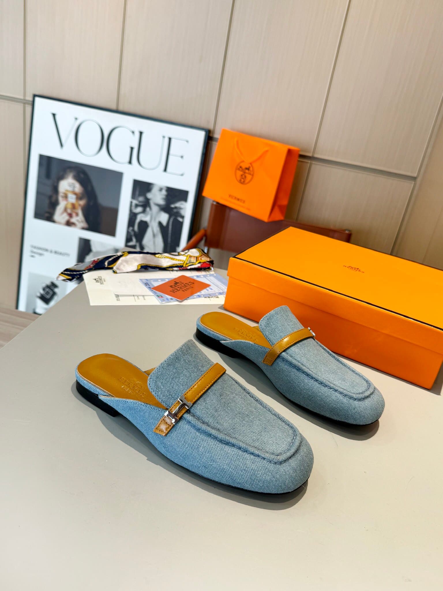 D8020 Hermès Groupie square-toe H-button Mule shoes with semi-high and flat heels; the fit provided by the store is unparalleled. The Groupie Mule shoes feature H-button designs, paired with canvas and calfskin materials, along with mini silver Paris butt — image 6
