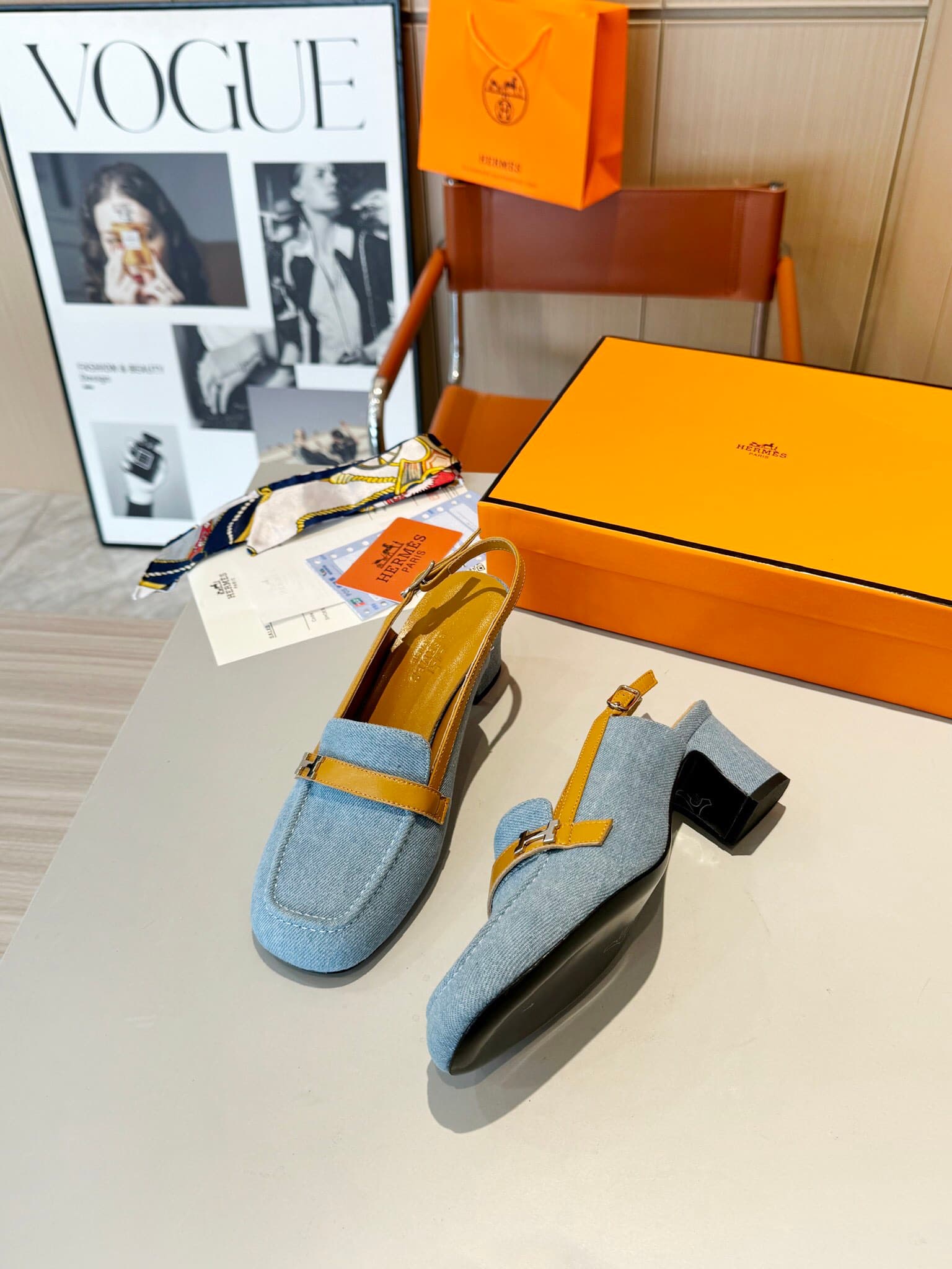D8020 Hermès Groupie square-toe H-button Mule shoes with semi-high and flat heels; the fit provided by the store is unparalleled. The Groupie Mule shoes feature H-button designs, paired with canvas and calfskin materials, along with mini silver Paris butt — image 5