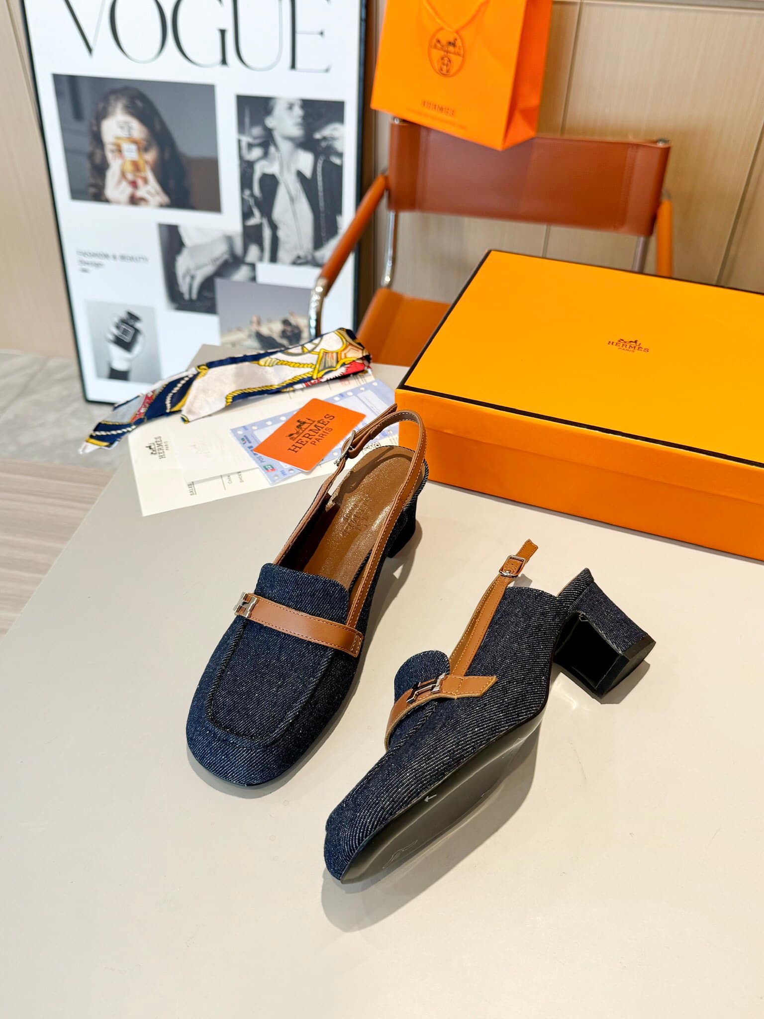 D8019 Hermès Groupie square-toe H-button mules with semi-high heels and flat heels; the fit provided by the store is unparalleled. The Groupie mules feature H-button design, canvas or calfskin uppers, mini silver Paris buttons, and contrasting trim. The a — image 3