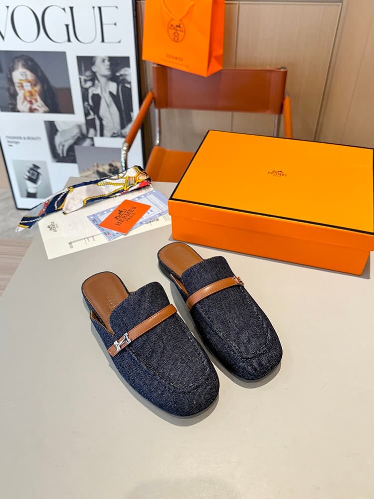 D8019 Hermès Groupie square-toe H-button mules with semi-high heels and flat heels; the fit provided by the store is unparalleled. The Groupie mules feature H-button design, canvas or calfskin uppers, mini silver Paris buttons, and contrasting trim. The a — image 4