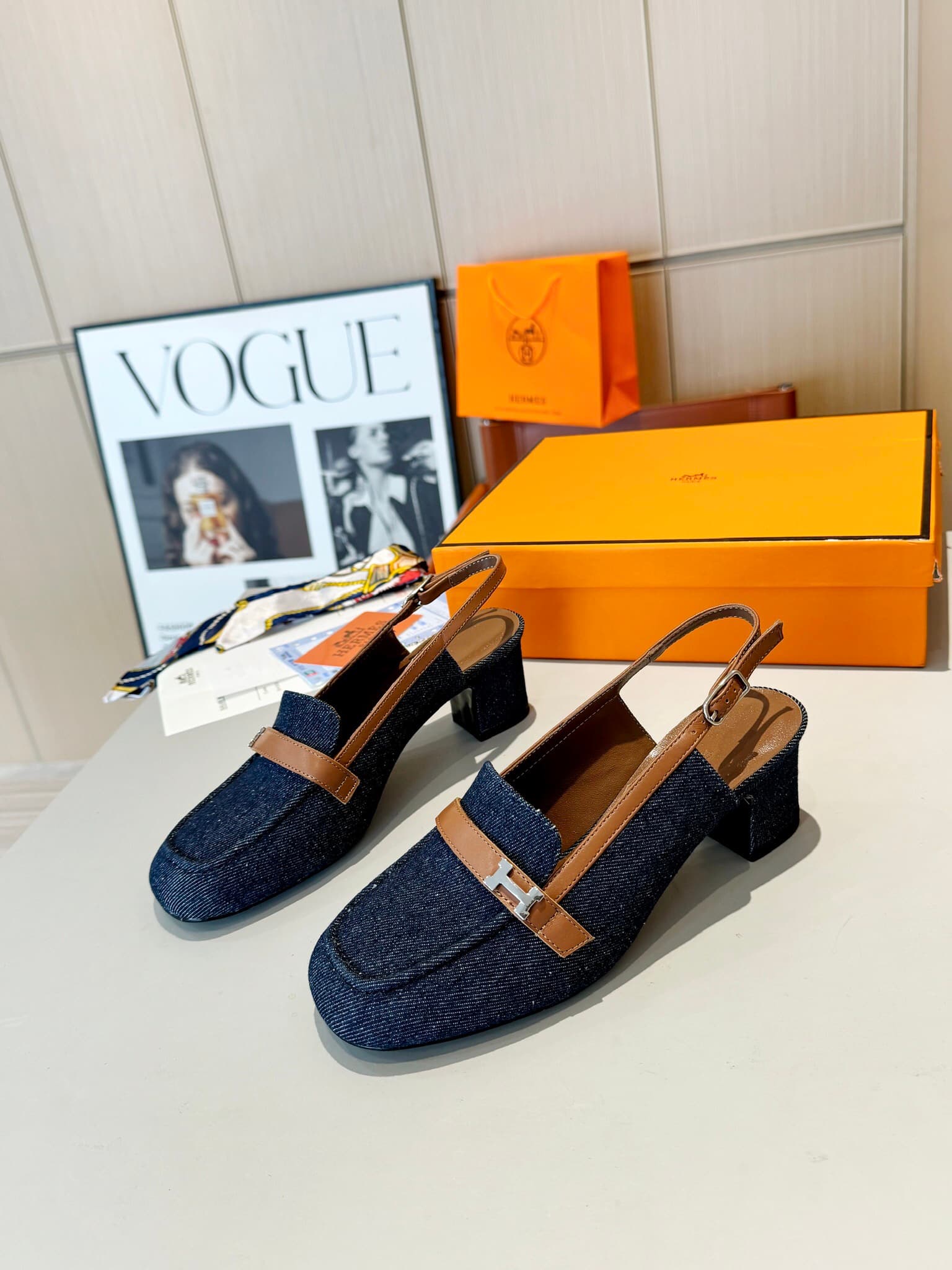 D8019 Hermès Groupie square-toe H-button mules with semi-high heels and flat heels; the fit provided by the store is unparalleled. The Groupie mules feature H-button design, canvas or calfskin uppers, mini silver Paris buttons, and contrasting trim. The a — image 7