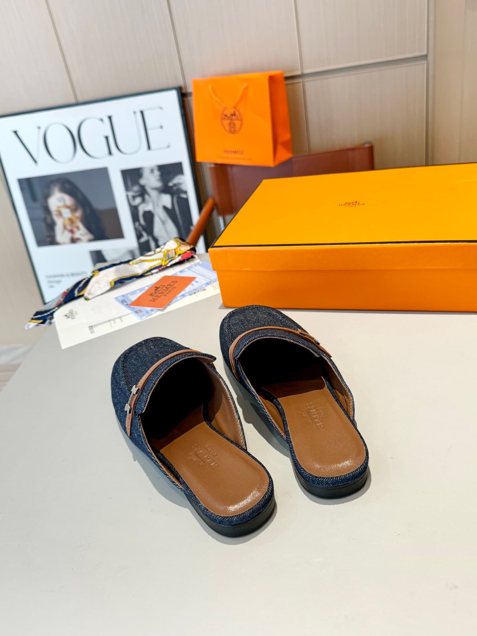 D8019 Hermès Groupie square-toe H-button mules with semi-high heels and flat heels; the fit provided by the store is unparalleled. The Groupie mules feature H-button design, canvas or calfskin uppers, mini silver Paris buttons, and contrasting trim. The a — image 6