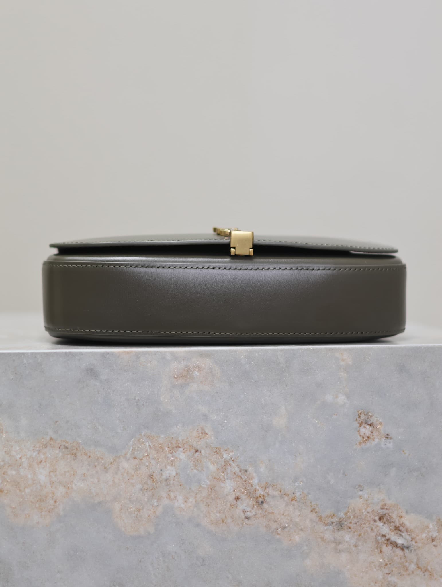 C8584 /Green lacquered leather· — image 6