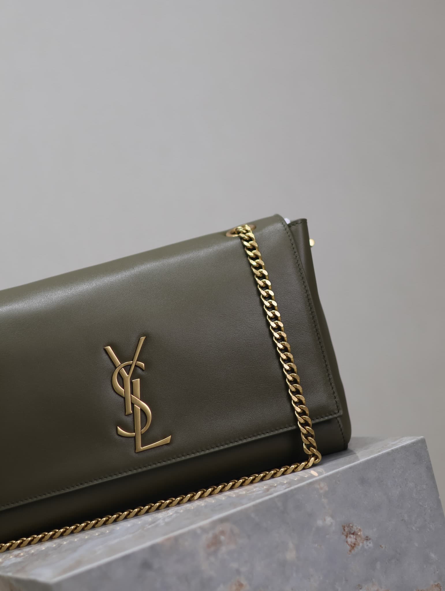 C8564 Kaki green suede — image 3