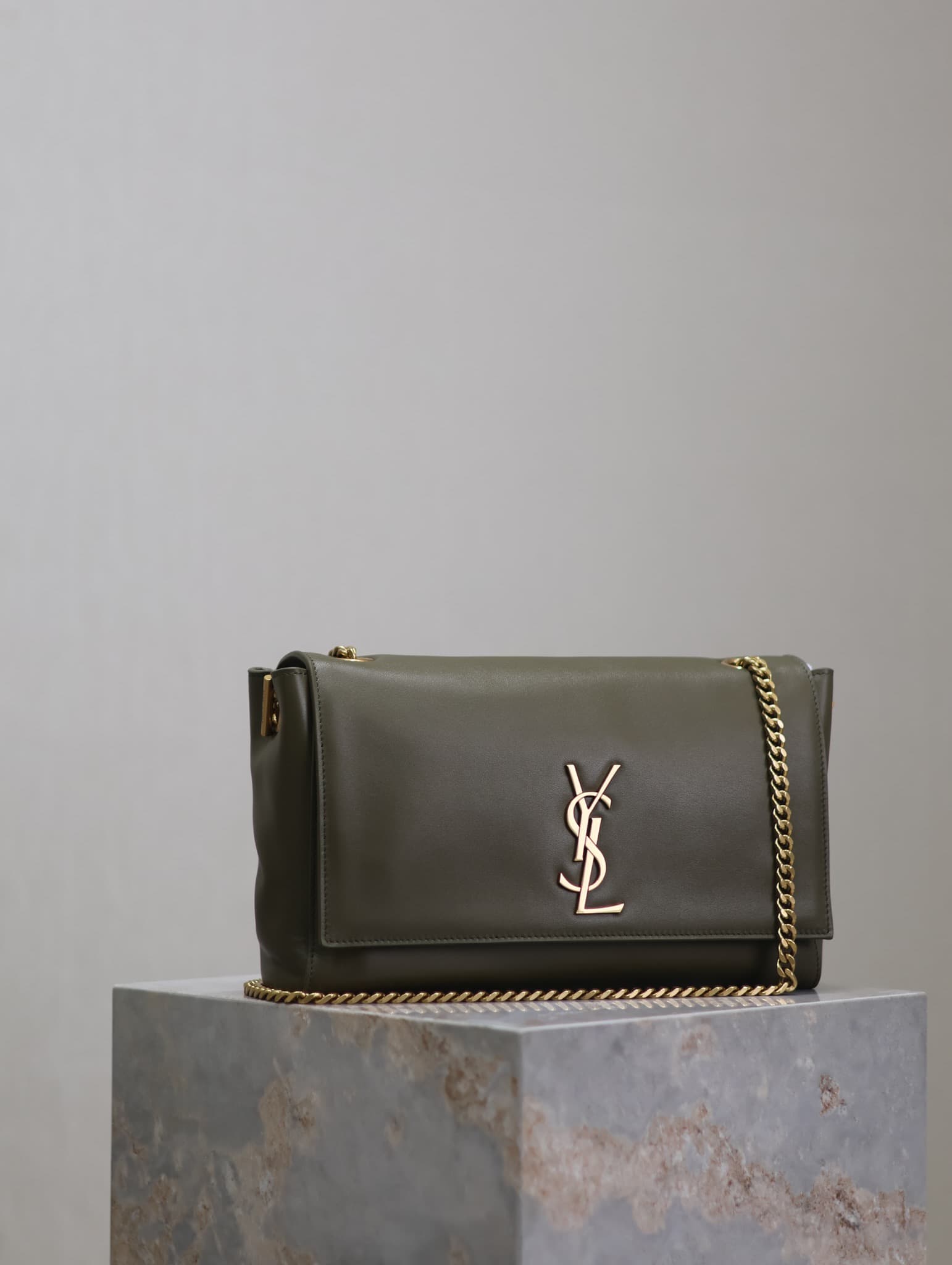 C8564 Kaki green suede — image 4