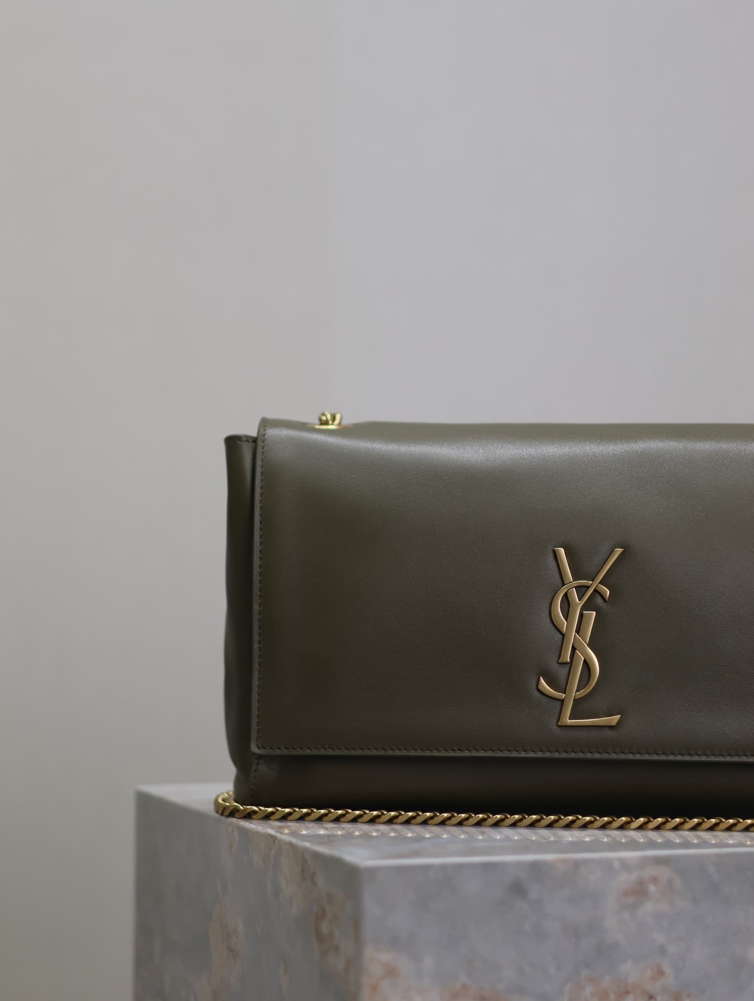 C8564 Kaki green suede — image 2