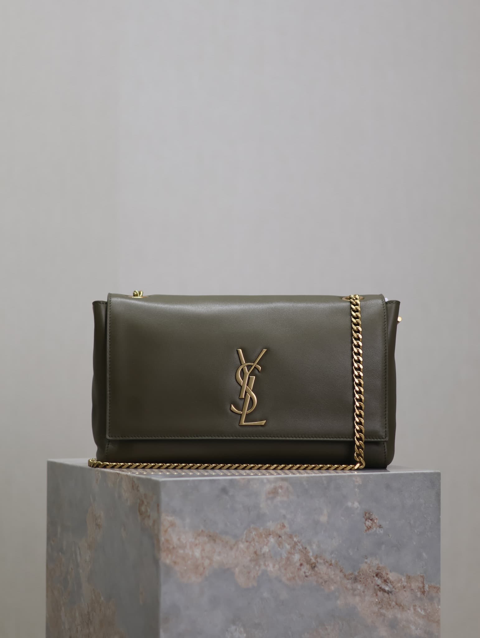 C8564 Kaki green suede — image 1