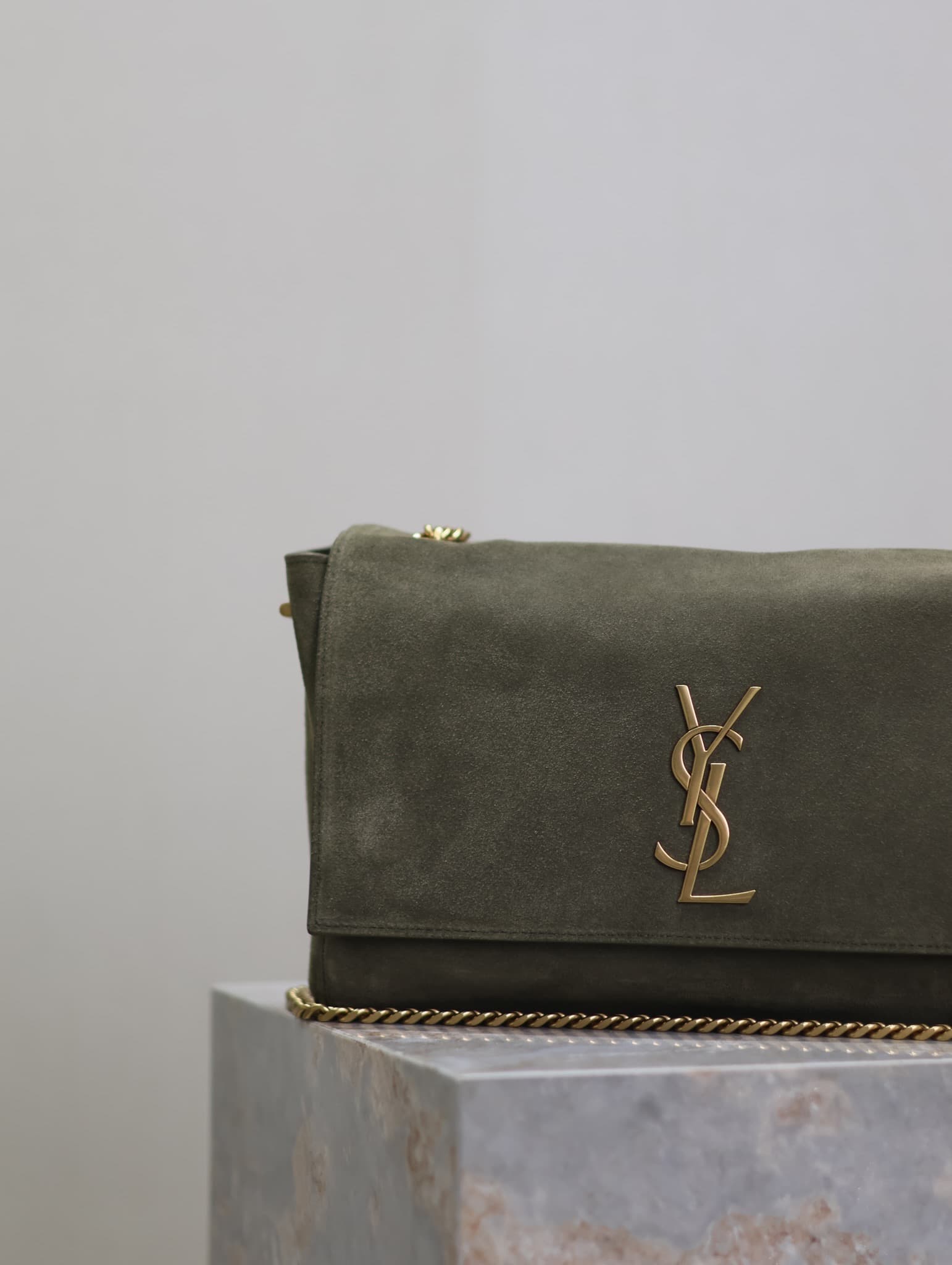 C8563 Kaki green suede — image 3
