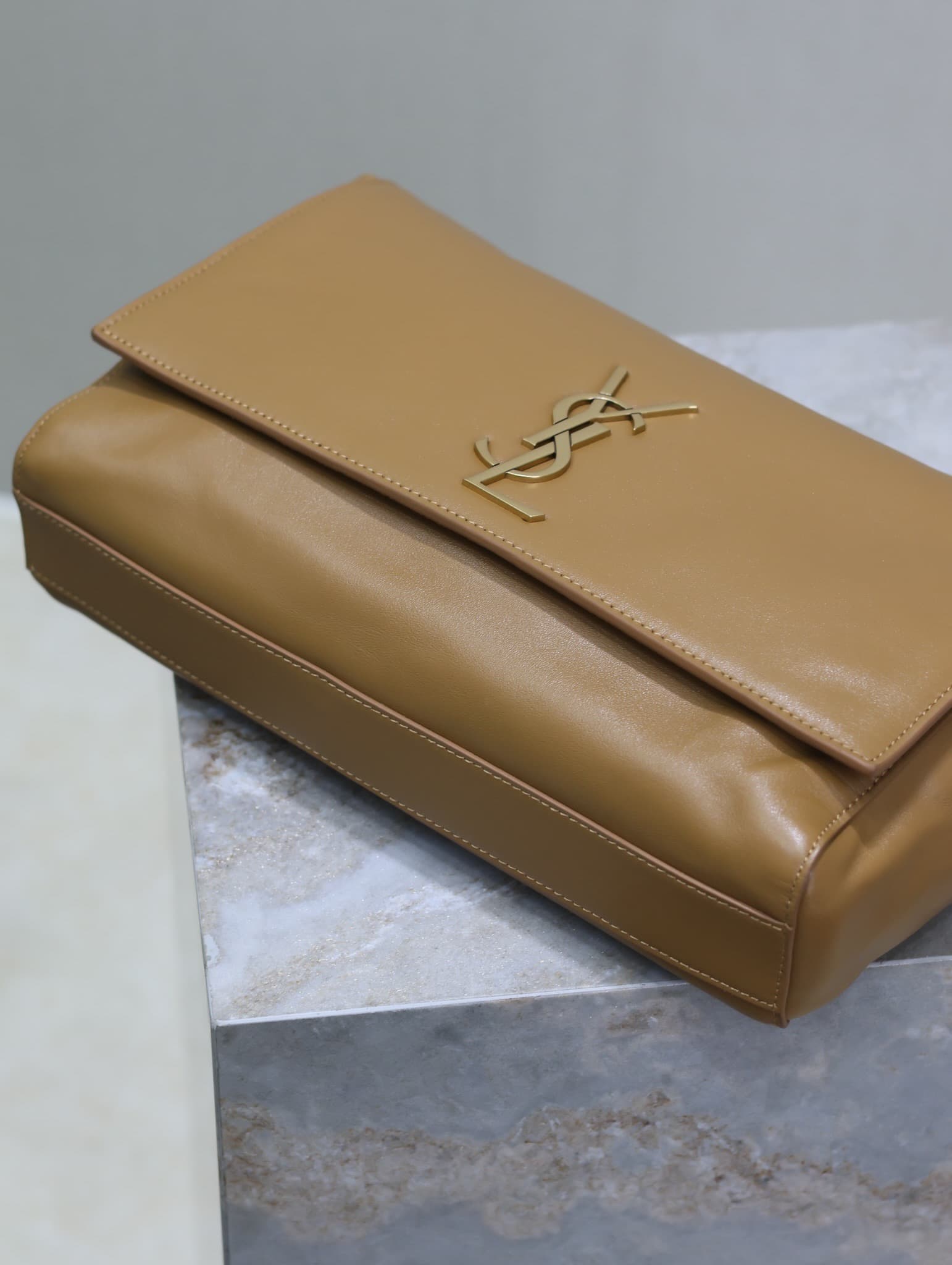C8570 Earthy yellow mouton leather· — image 6