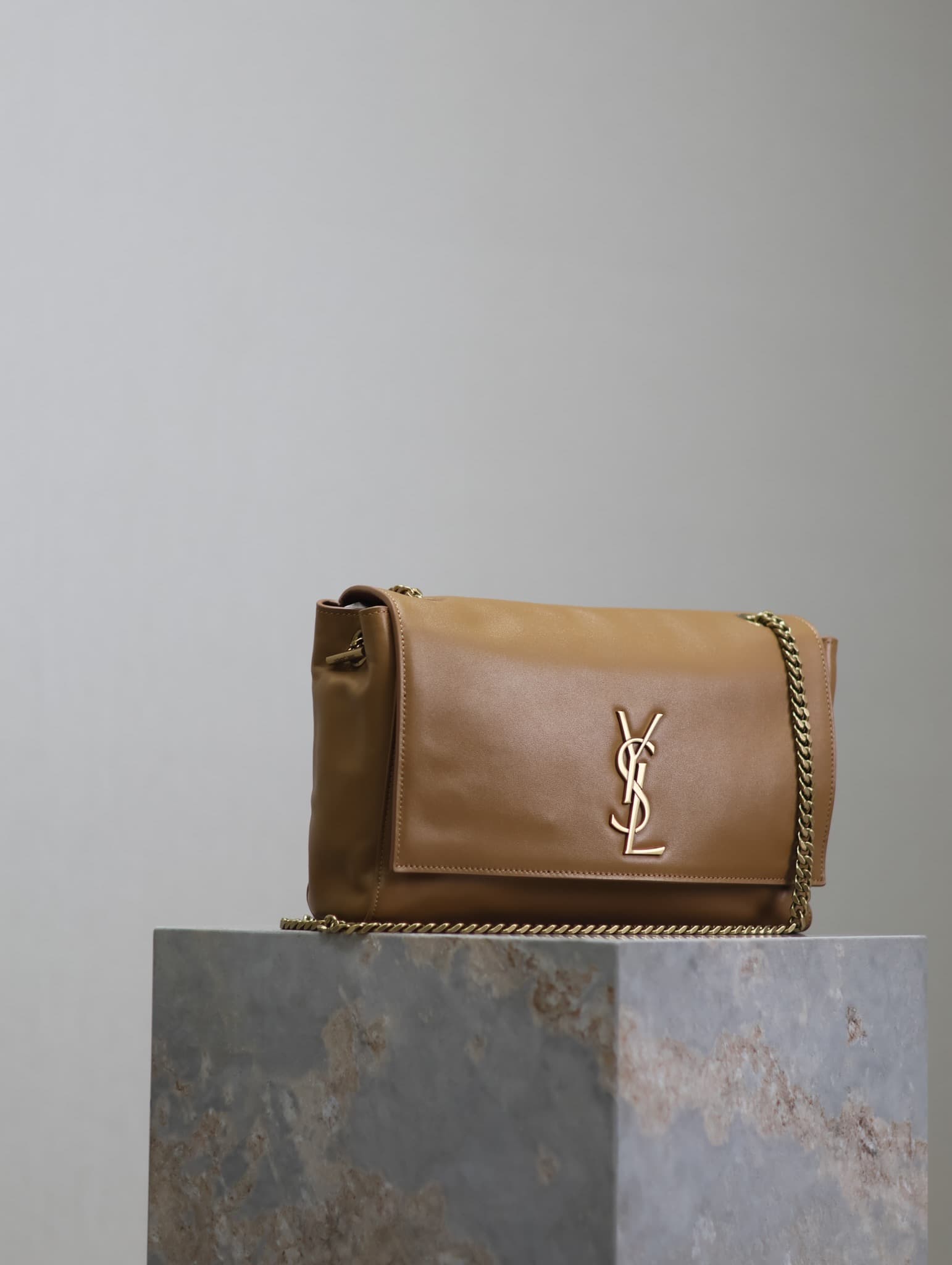 C8570 Earthy yellow mouton leather· — image 4