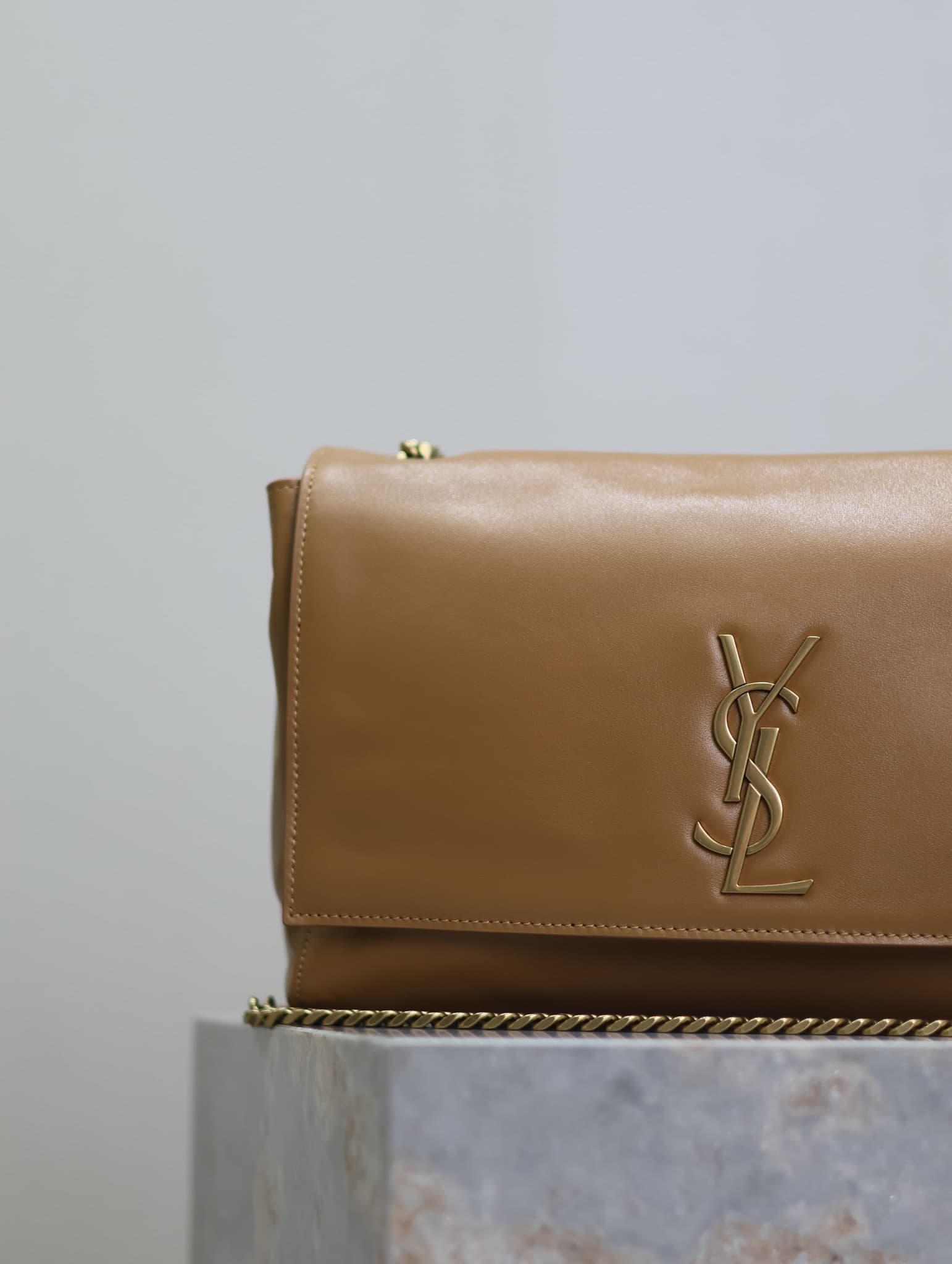 C8570 Earthy yellow mouton leather· — image 3