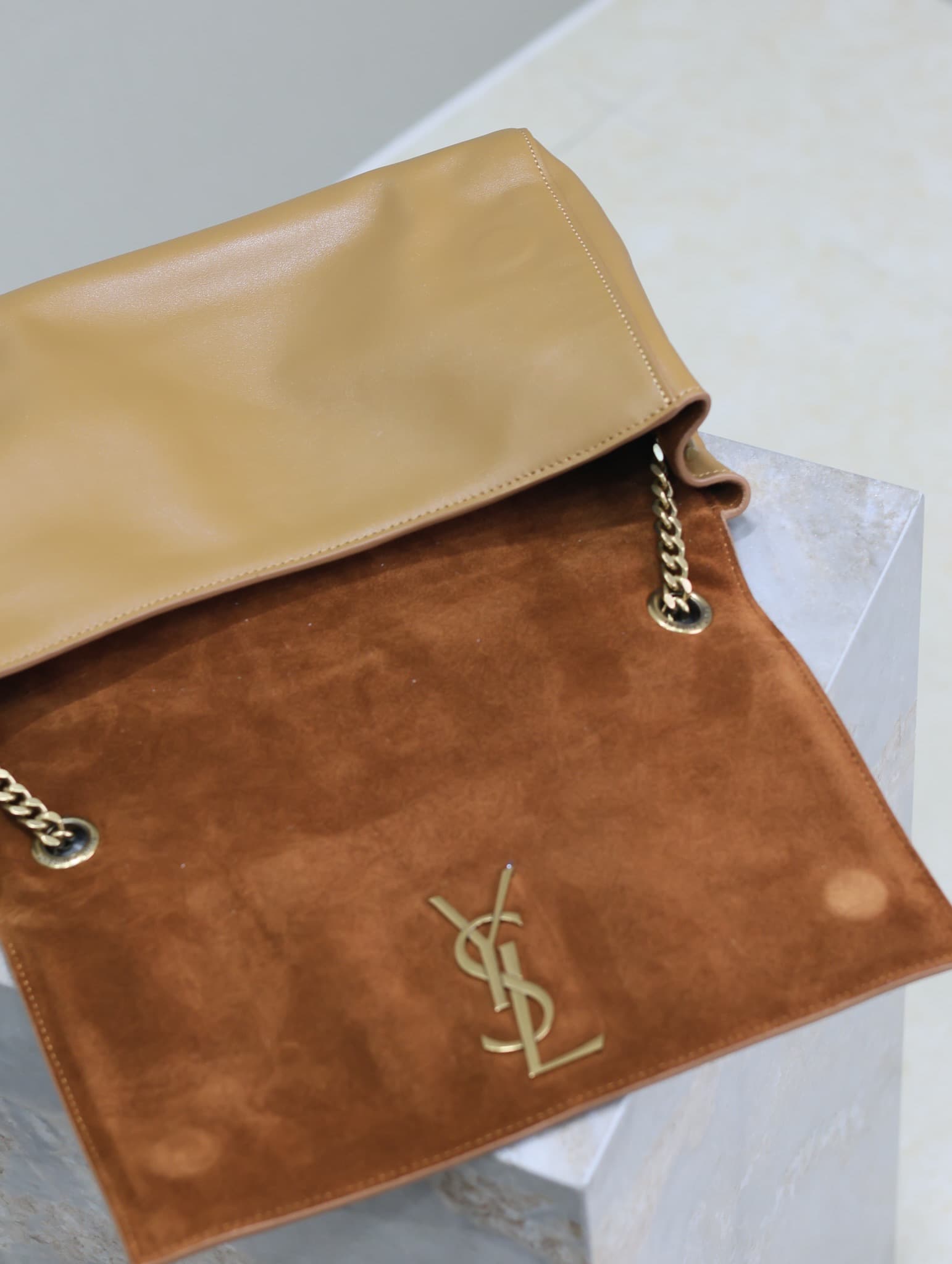 C8570 Earthy yellow mouton leather· — image 8