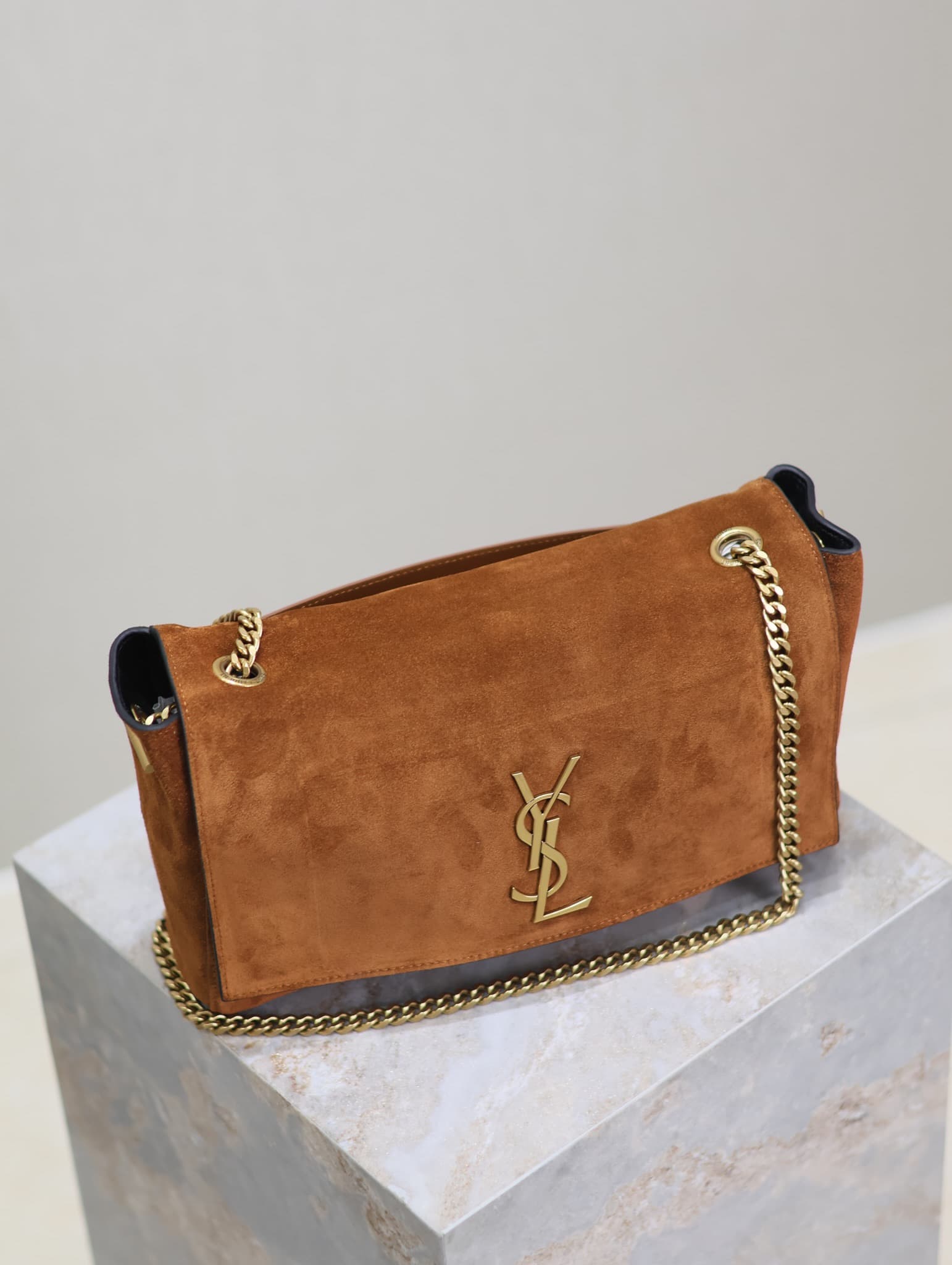 C8574 Black crocodile pattern / tan sisal leather. — image 5