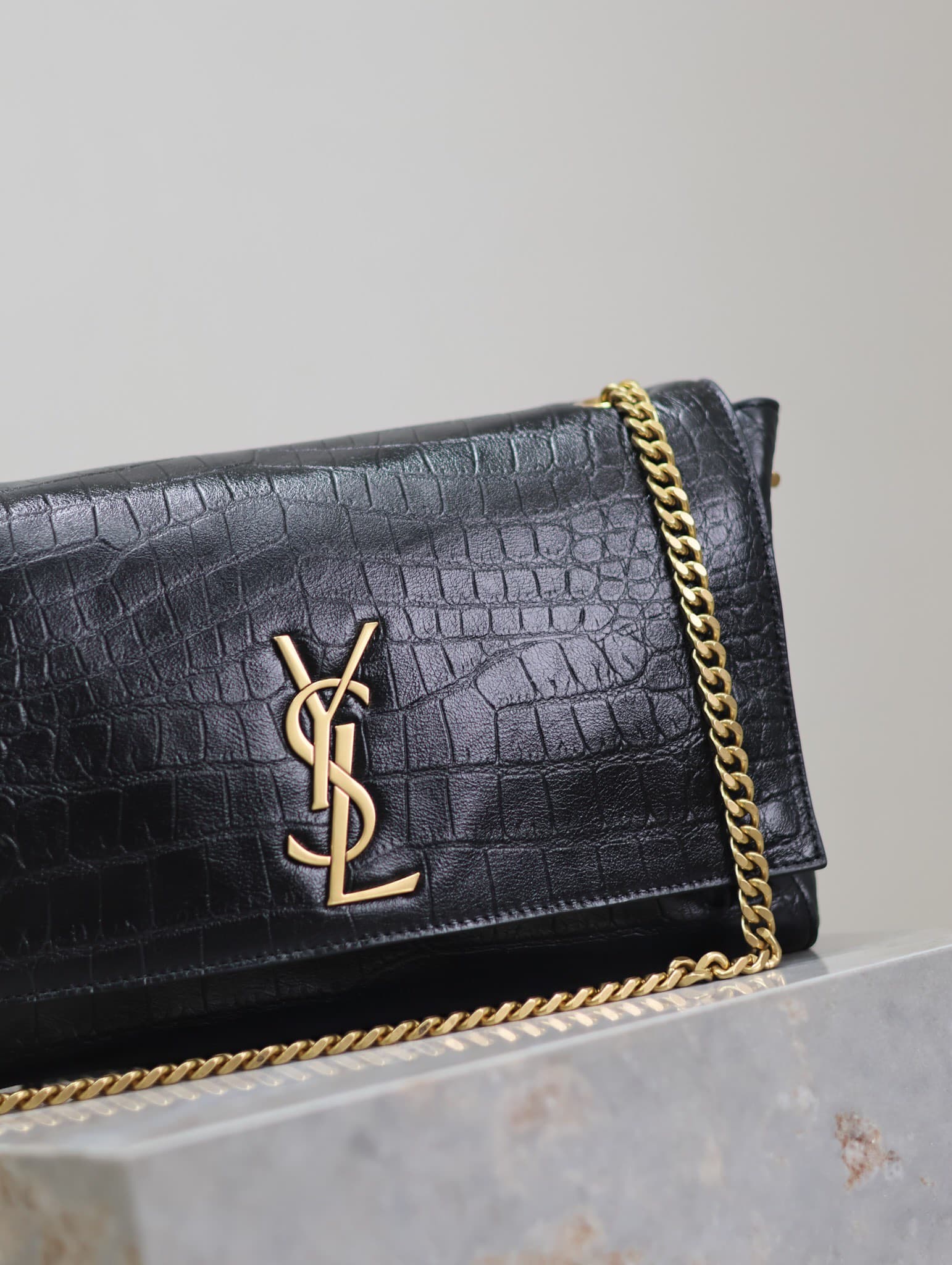 C8573 Black crocodile pattern / ochre suede — image 2