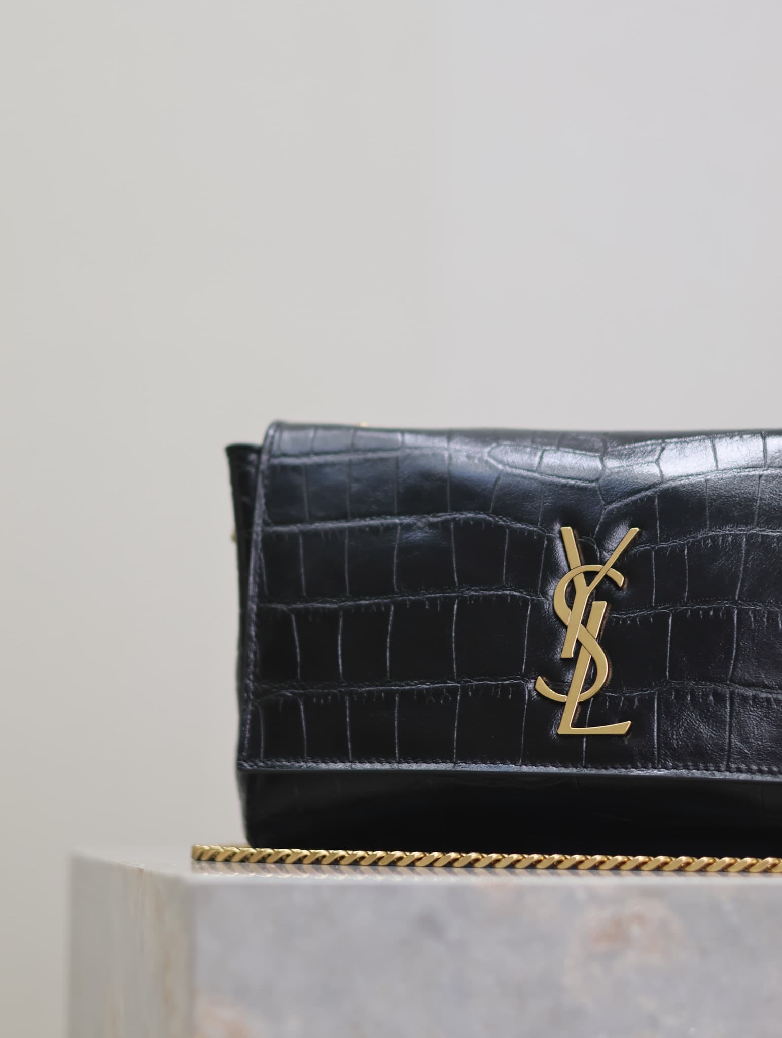 C8575 Black crocodile pattern / ochre suede — image 2