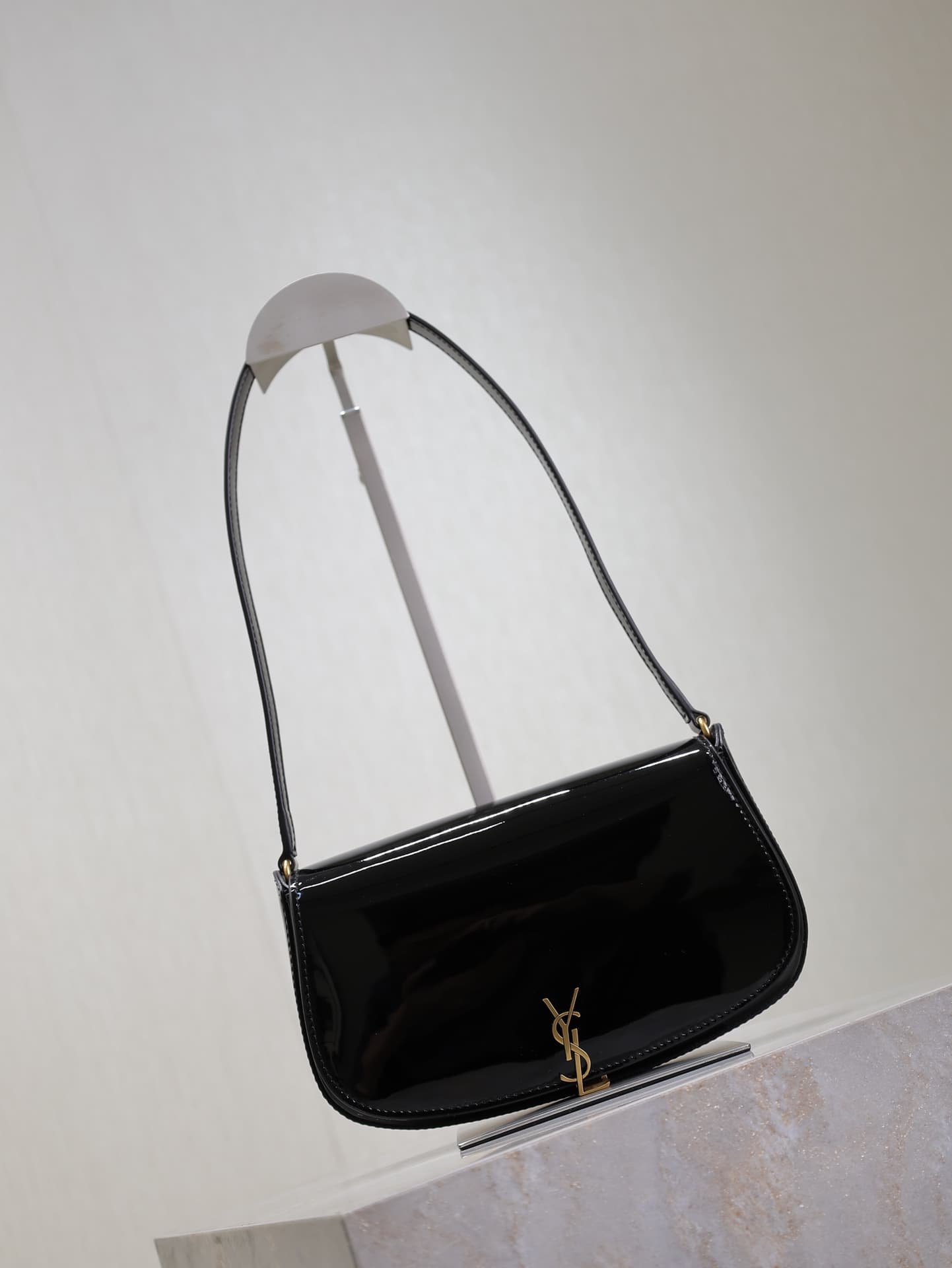 C8594 /Green lacquered leather· — image 2