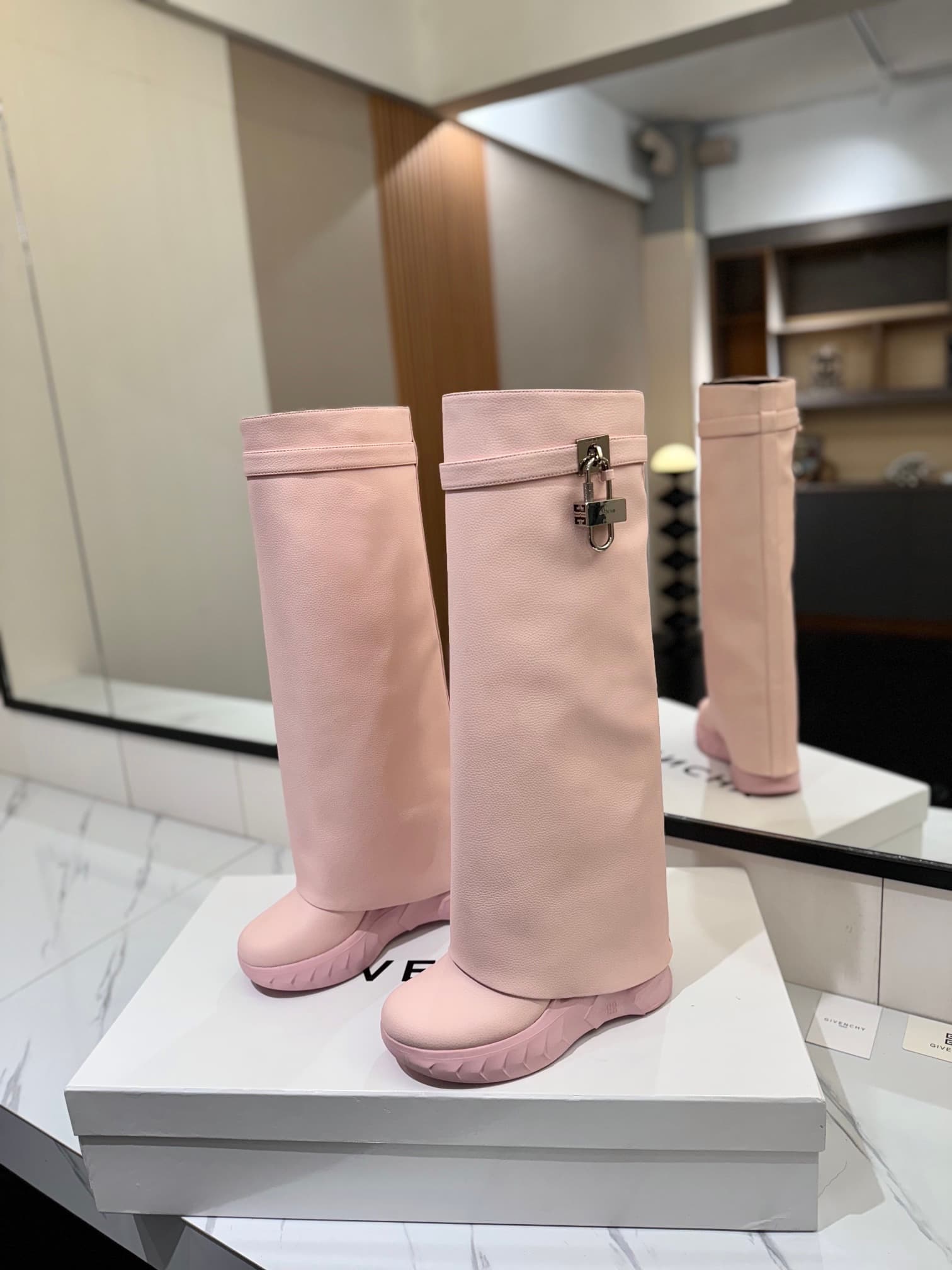D6615 💰 GIVENCHY QZKEEP 0X0ZX new model high-top boots with a height increase, perfect for showing off slim legs 2024 — image 2
