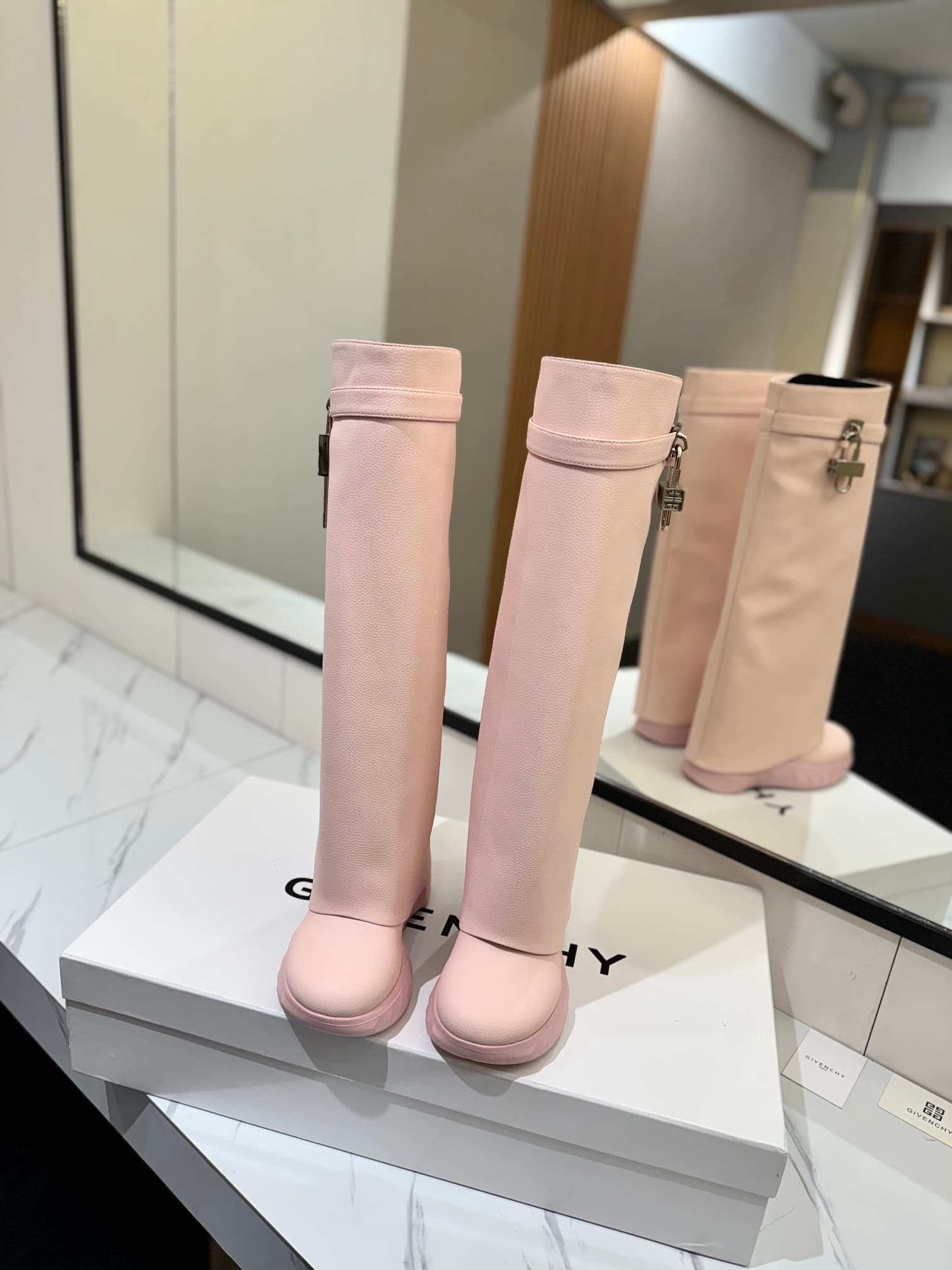 D6615 💰 GIVENCHY QZKEEP 0X0ZX new model high-top boots with a height increase, perfect for showing off slim legs 2024 — image 3