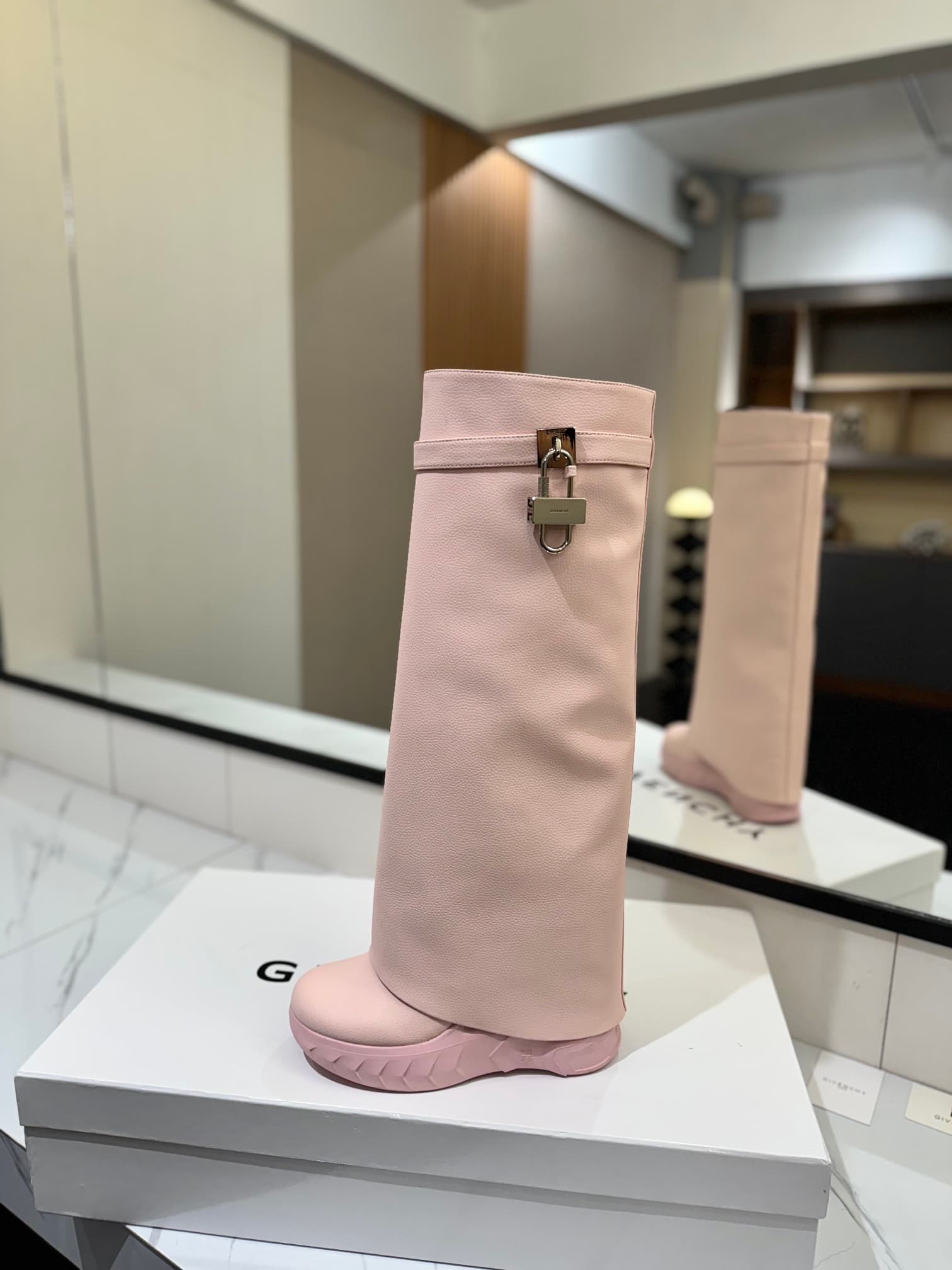 D6615 💰 GIVENCHY QZKEEP 0X0ZX new model high-top boots with a height increase, perfect for showing off slim legs 2024 — image 4