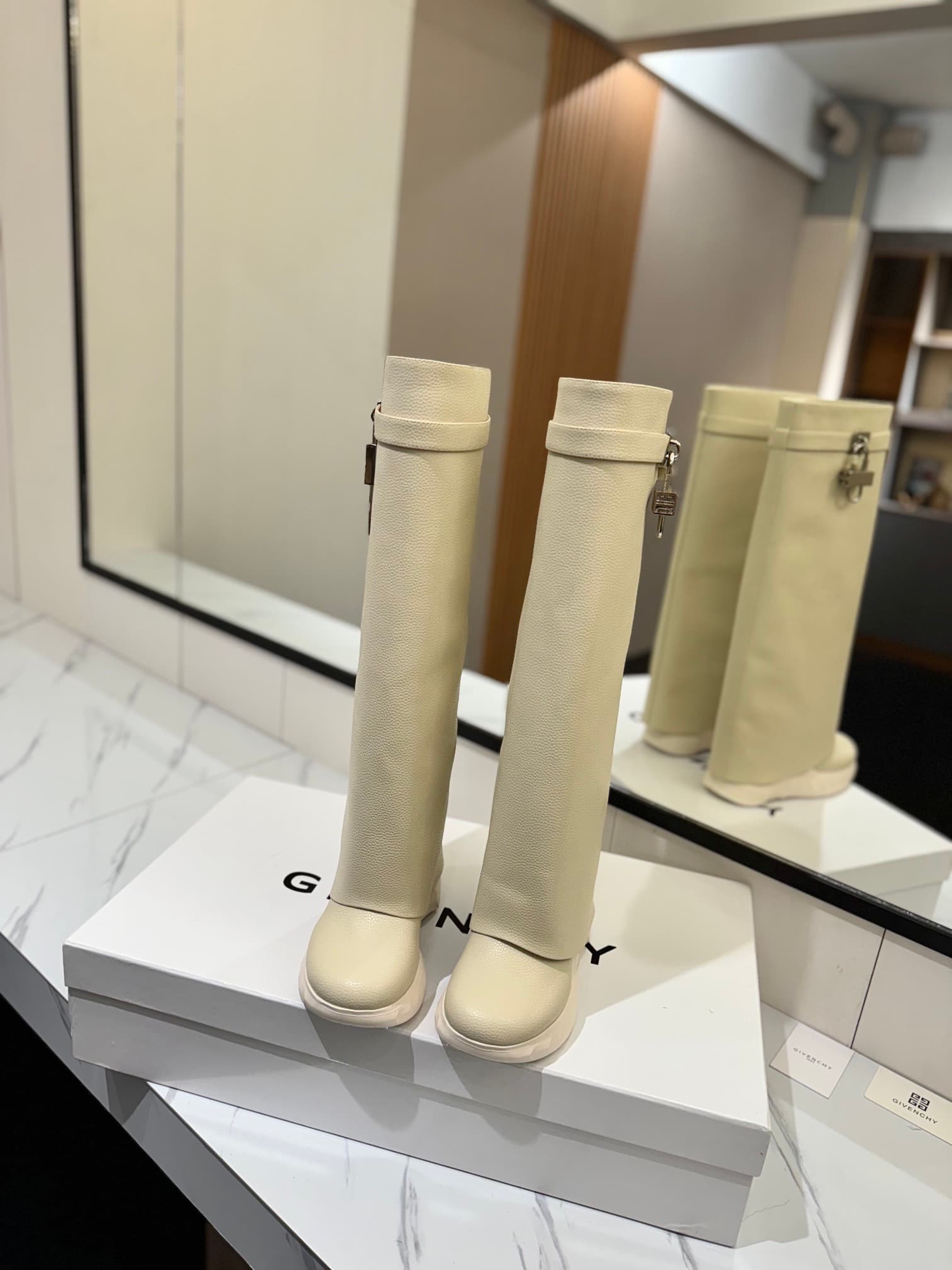 D6614 💰 GIVENCHY QZKEEP 0X0ZX new model high-top shoes with a height increase, slim-fit, shark-shaped boots 2024 — image 3