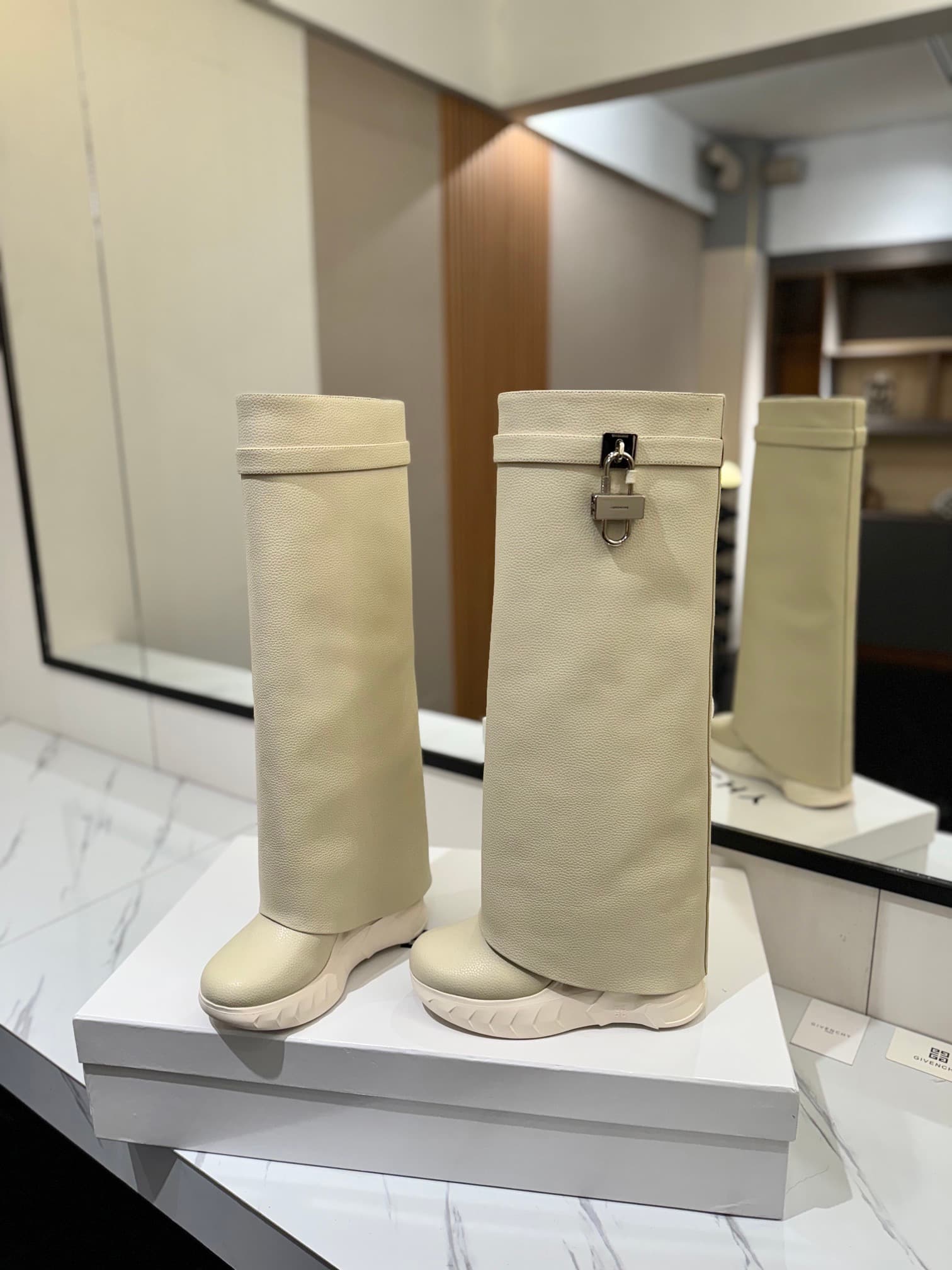 D6614 💰 GIVENCHY QZKEEP 0X0ZX new model high-top shoes with a height increase, slim-fit, shark-shaped boots 2024 — image 6