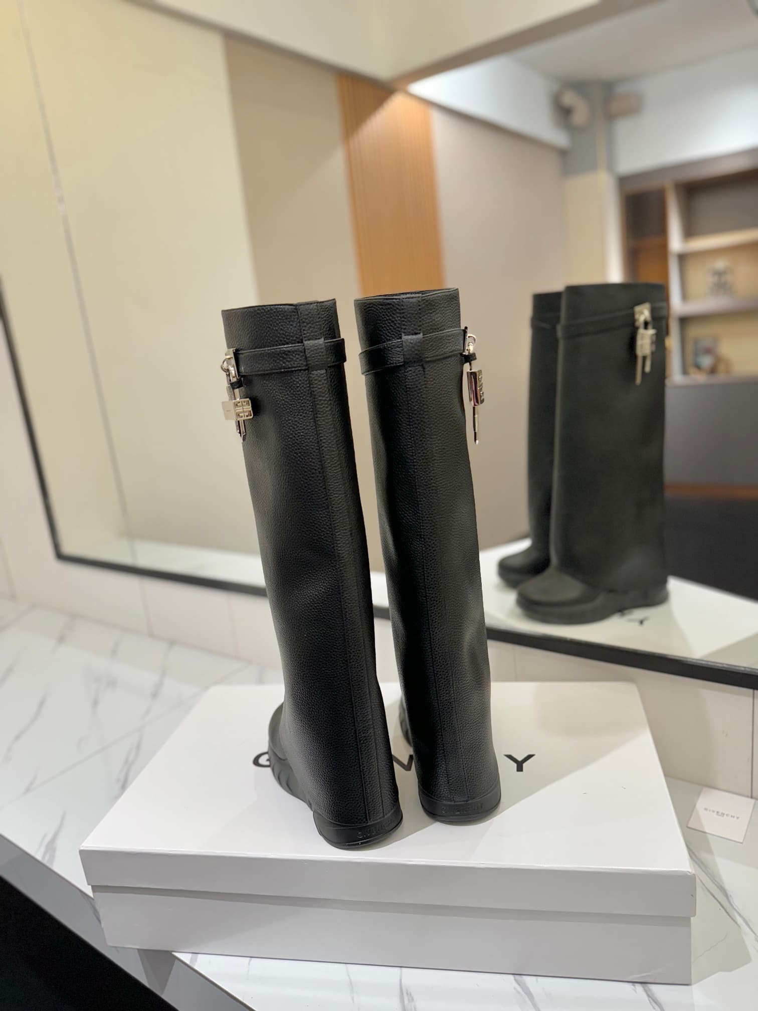 D6613 💰 GIVENCHY QZKEEP 0X0ZX new model – high-top boots with a slimming effect and shark-like shape 2024 — image 8