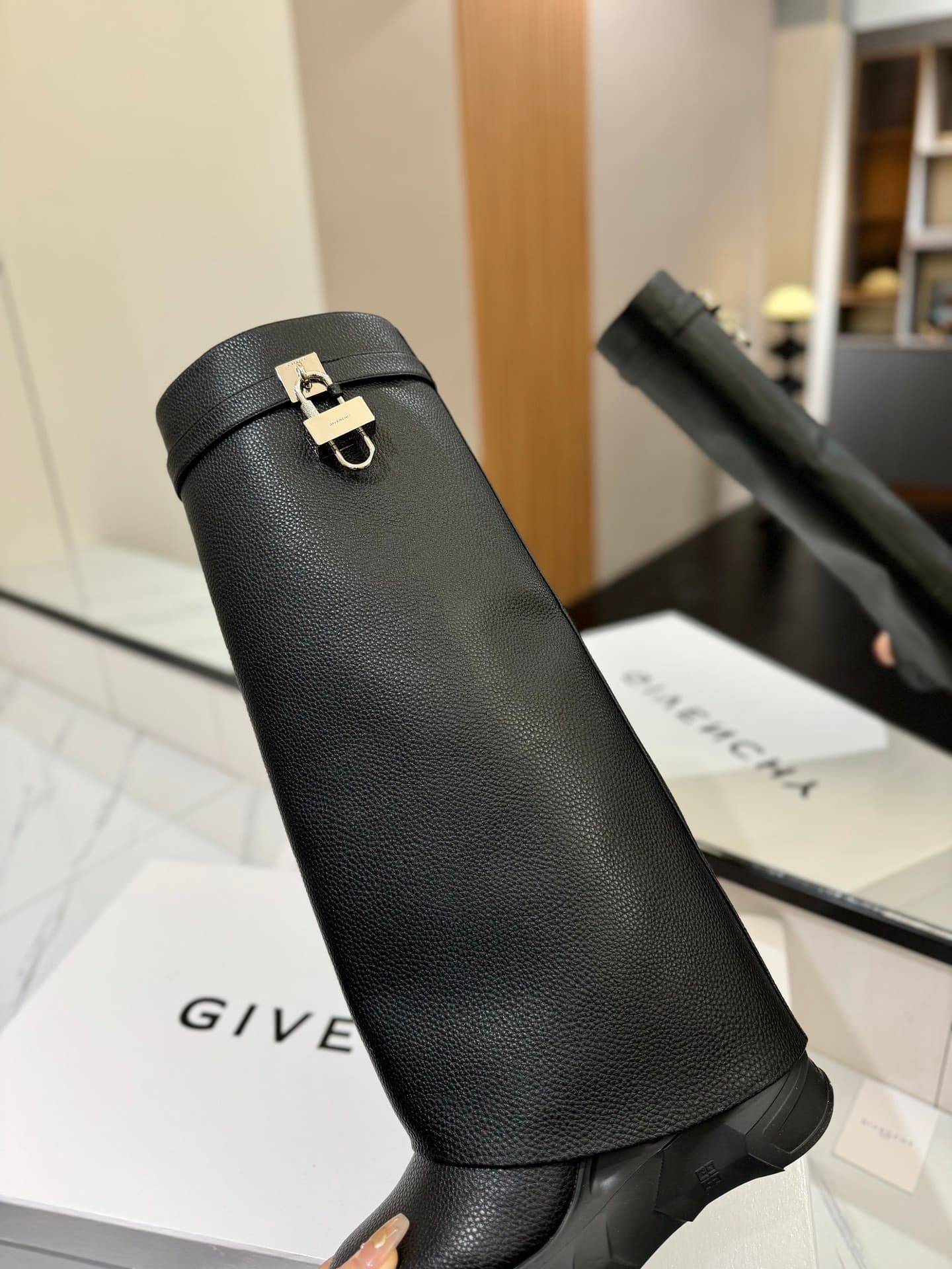 D6613 💰 GIVENCHY QZKEEP 0X0ZX new model – high-top boots with a slimming effect and shark-like shape 2024 — image 7