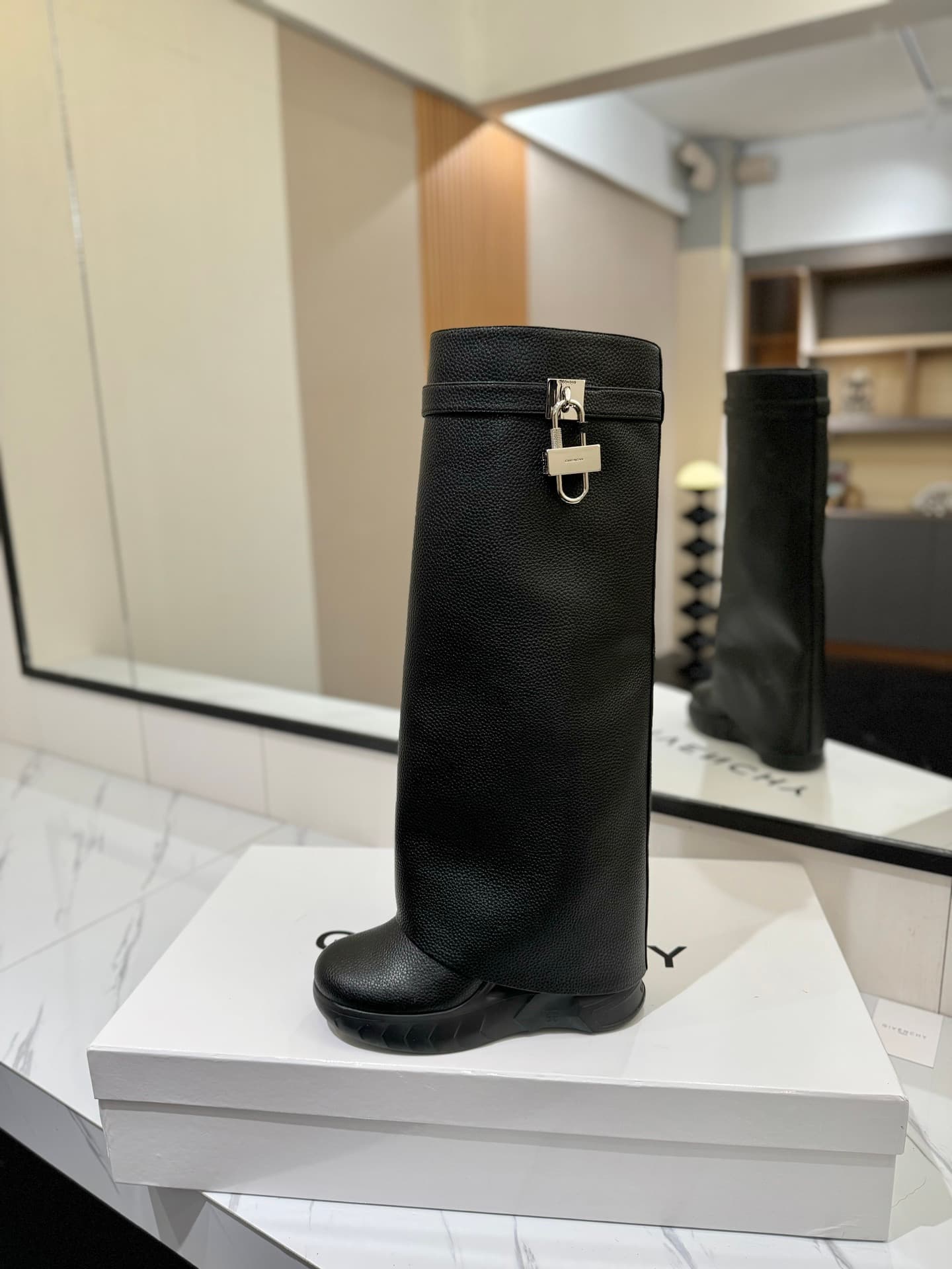 D6613 💰 GIVENCHY QZKEEP 0X0ZX new model – high-top boots with a slimming effect and shark-like shape 2024 — image 4