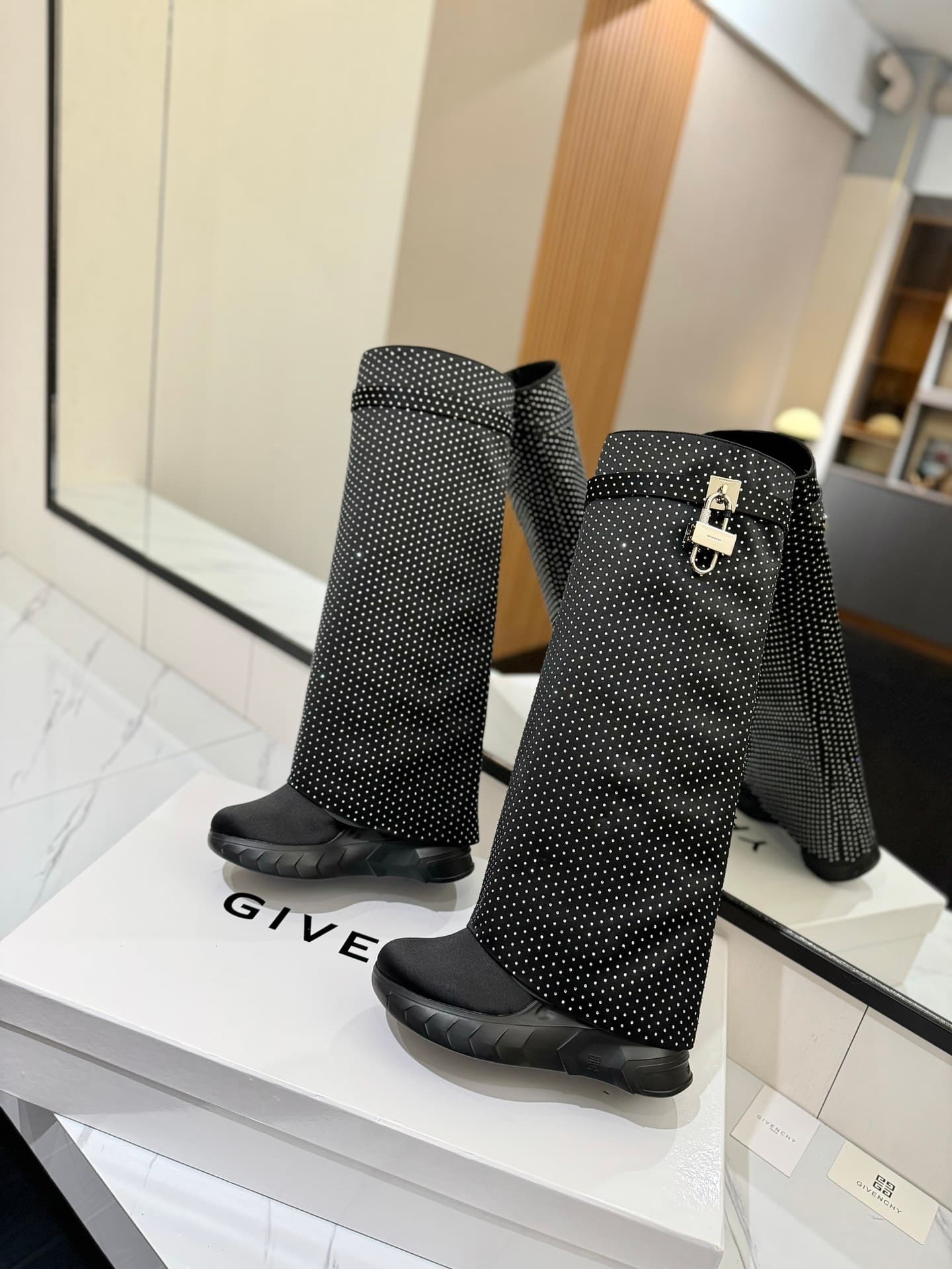 D6612 💰 GIVENCHY QZKEEP 0X0ZX new model high-top boots with a height increase, designed to create a slimmer look 2024 — image 5