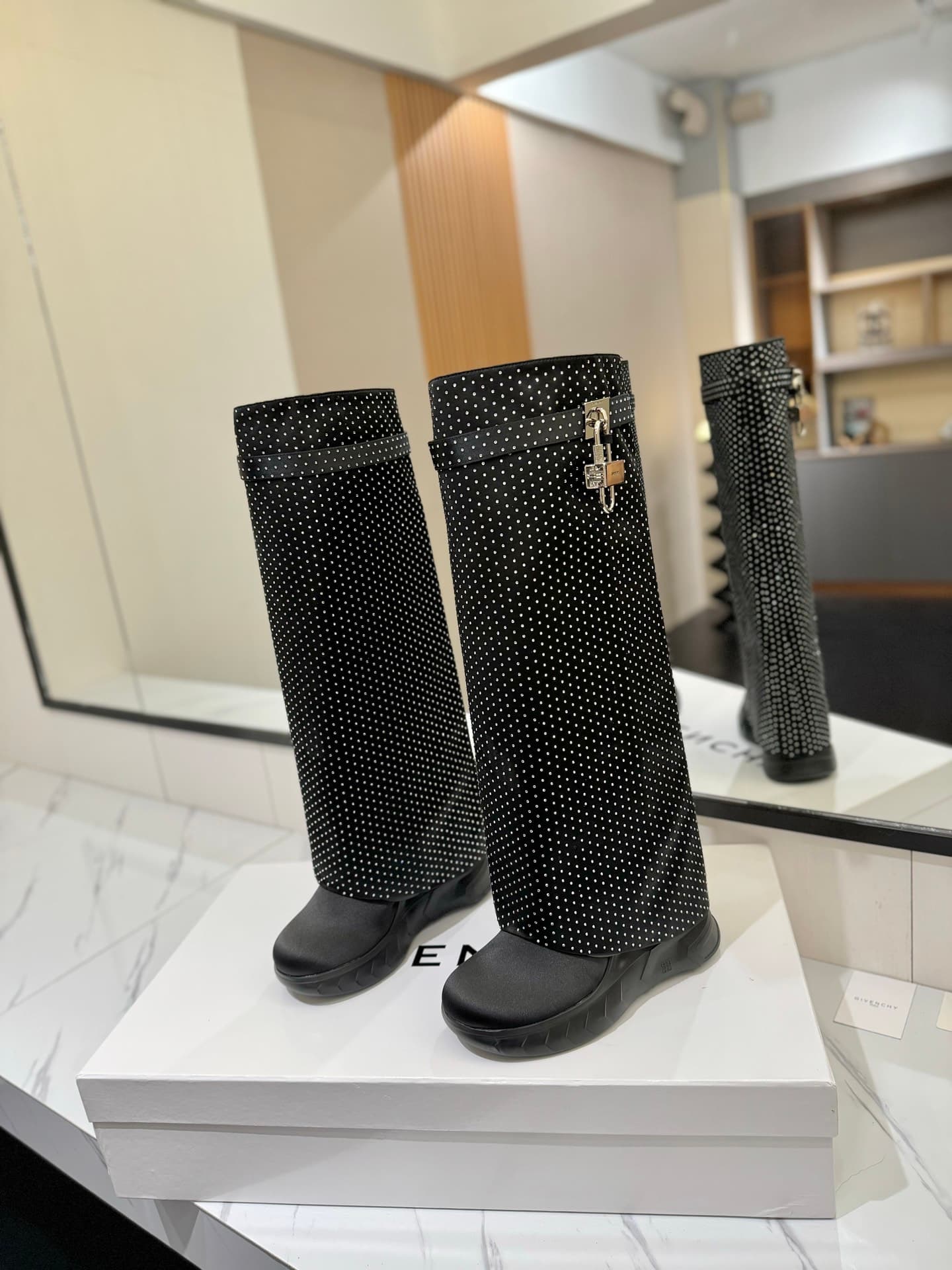 D6612 💰 GIVENCHY QZKEEP 0X0ZX new model high-top boots with a height increase, designed to create a slimmer look 2024 — image 2