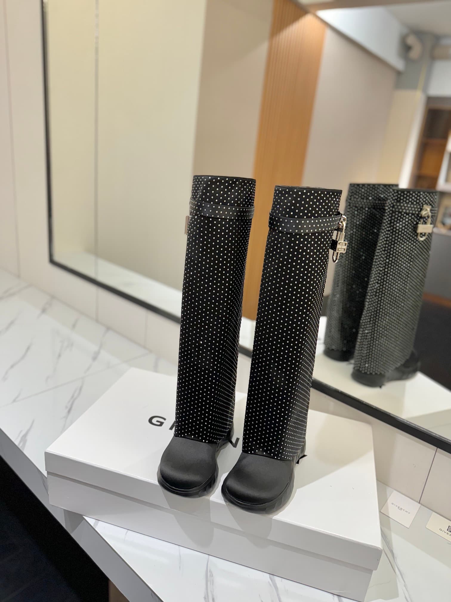 D6612 💰 GIVENCHY QZKEEP 0X0ZX new model high-top boots with a height increase, designed to create a slimmer look 2024 — image 3