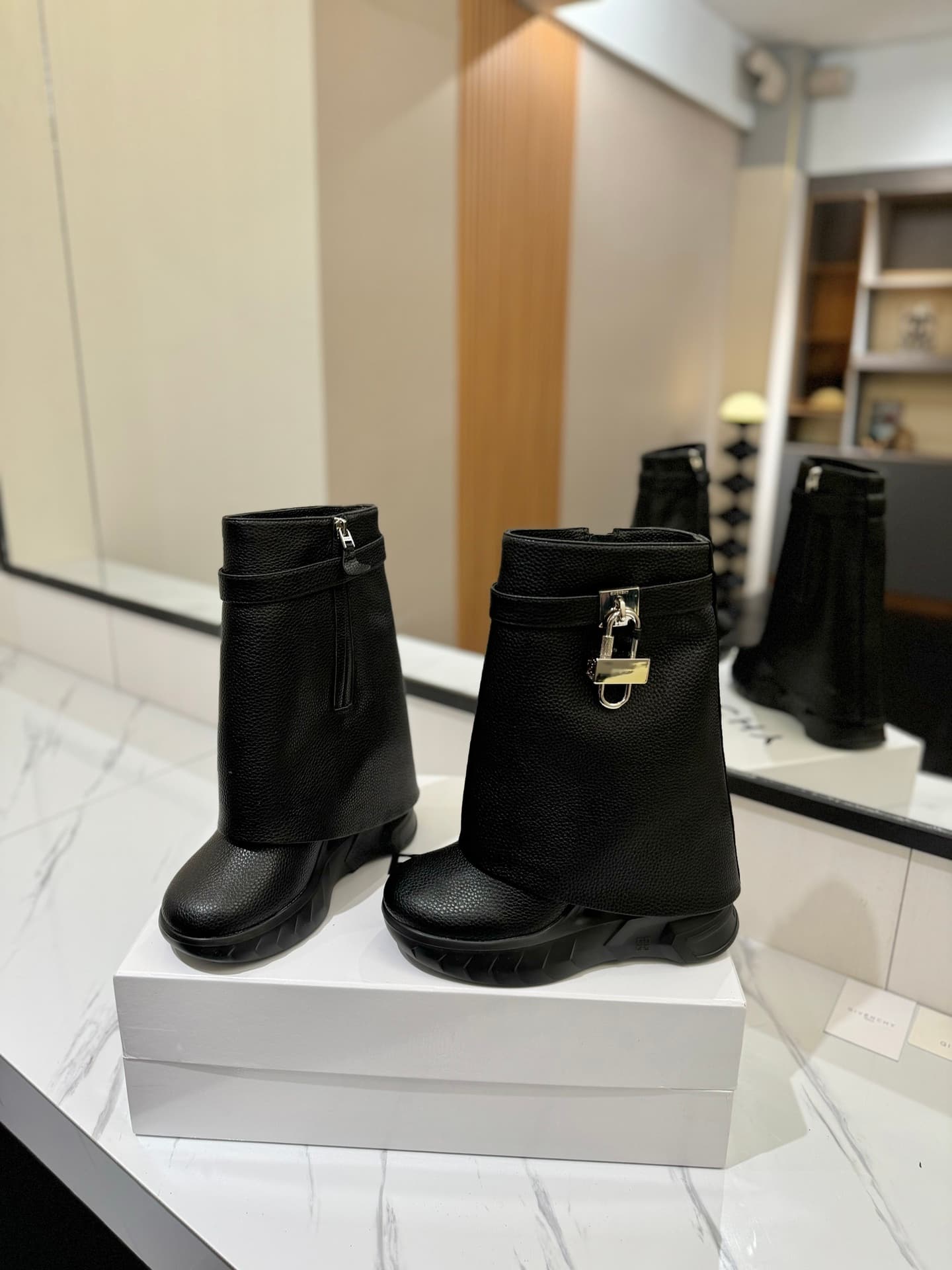 D6611 💰 GIVENCHY QZKEEP 0X0ZX new model – height-increasing shoes with a slim fit, shark-shaped design 2023 — image 6