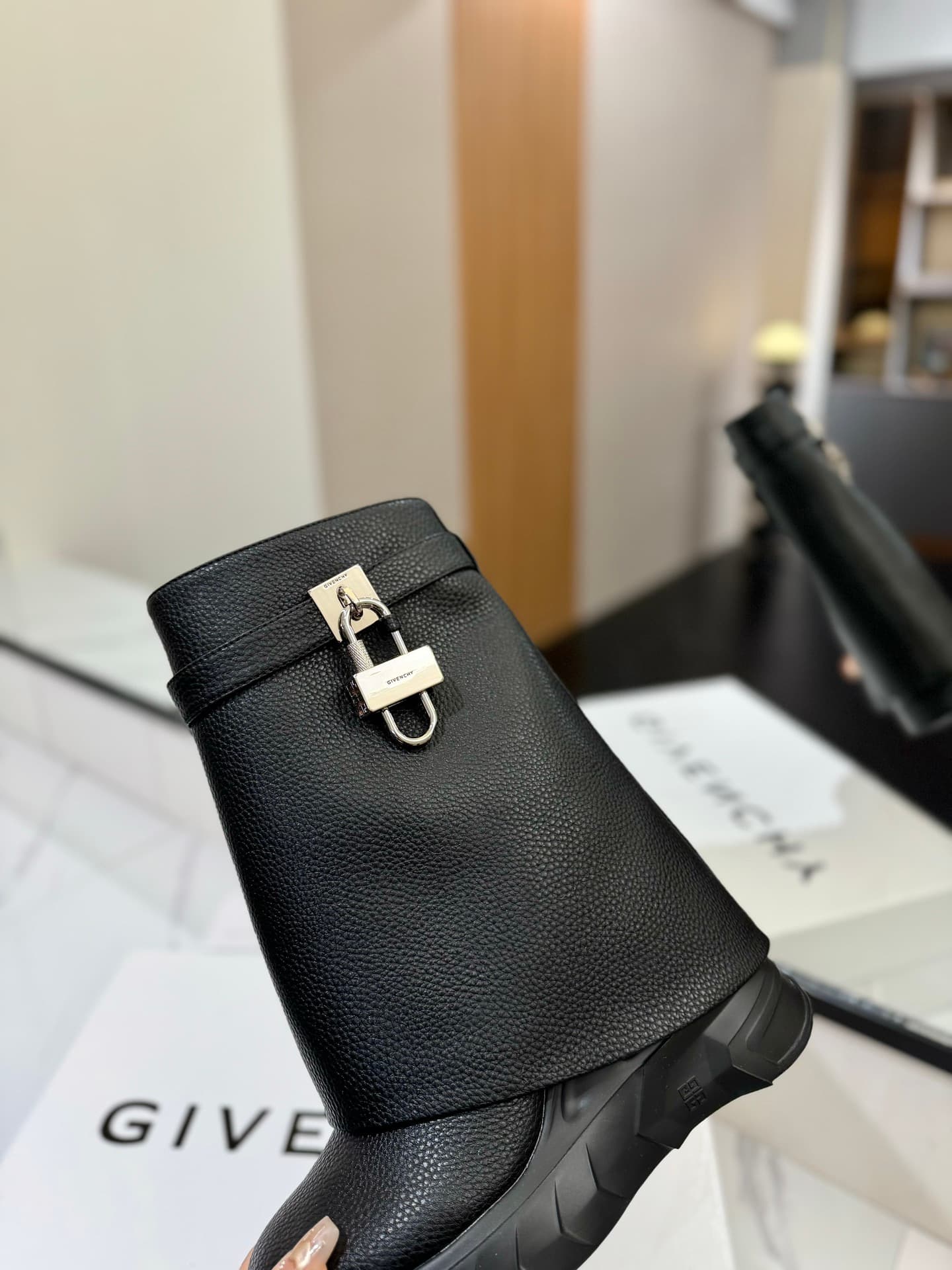 D6611 💰 GIVENCHY QZKEEP 0X0ZX new model – height-increasing shoes with a slim fit, shark-shaped design 2023 — image 8