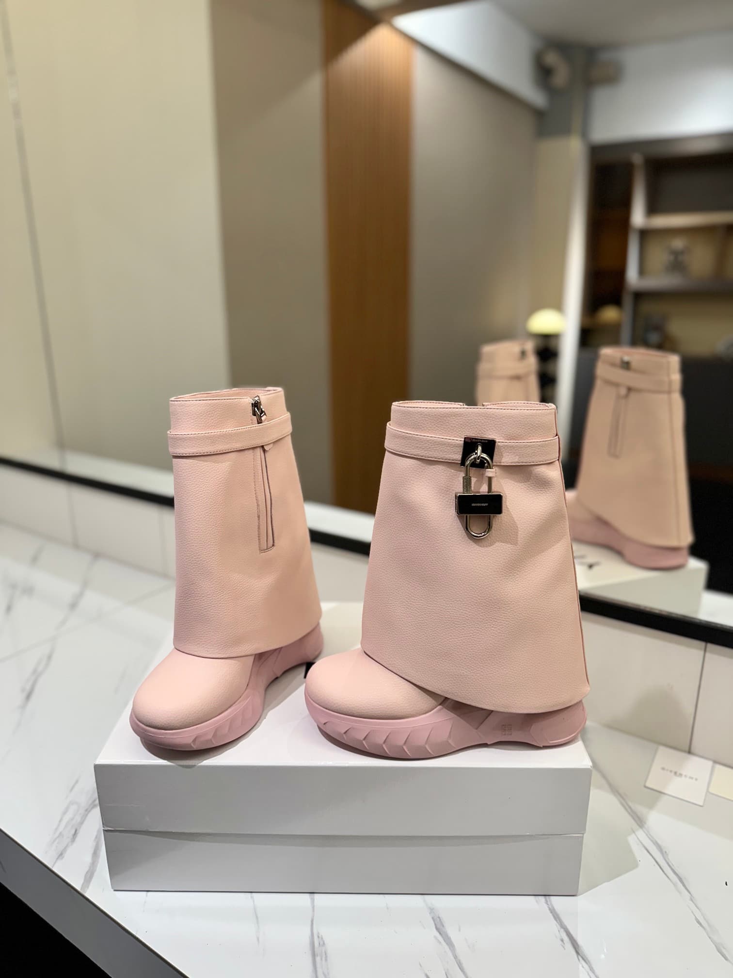 D6610 💰 GIVENCHY QZKEEP 0X0ZX new model: platformed shoes that increase height and help create a slimmer appearance, shark-shaped boots 2023 — image 6