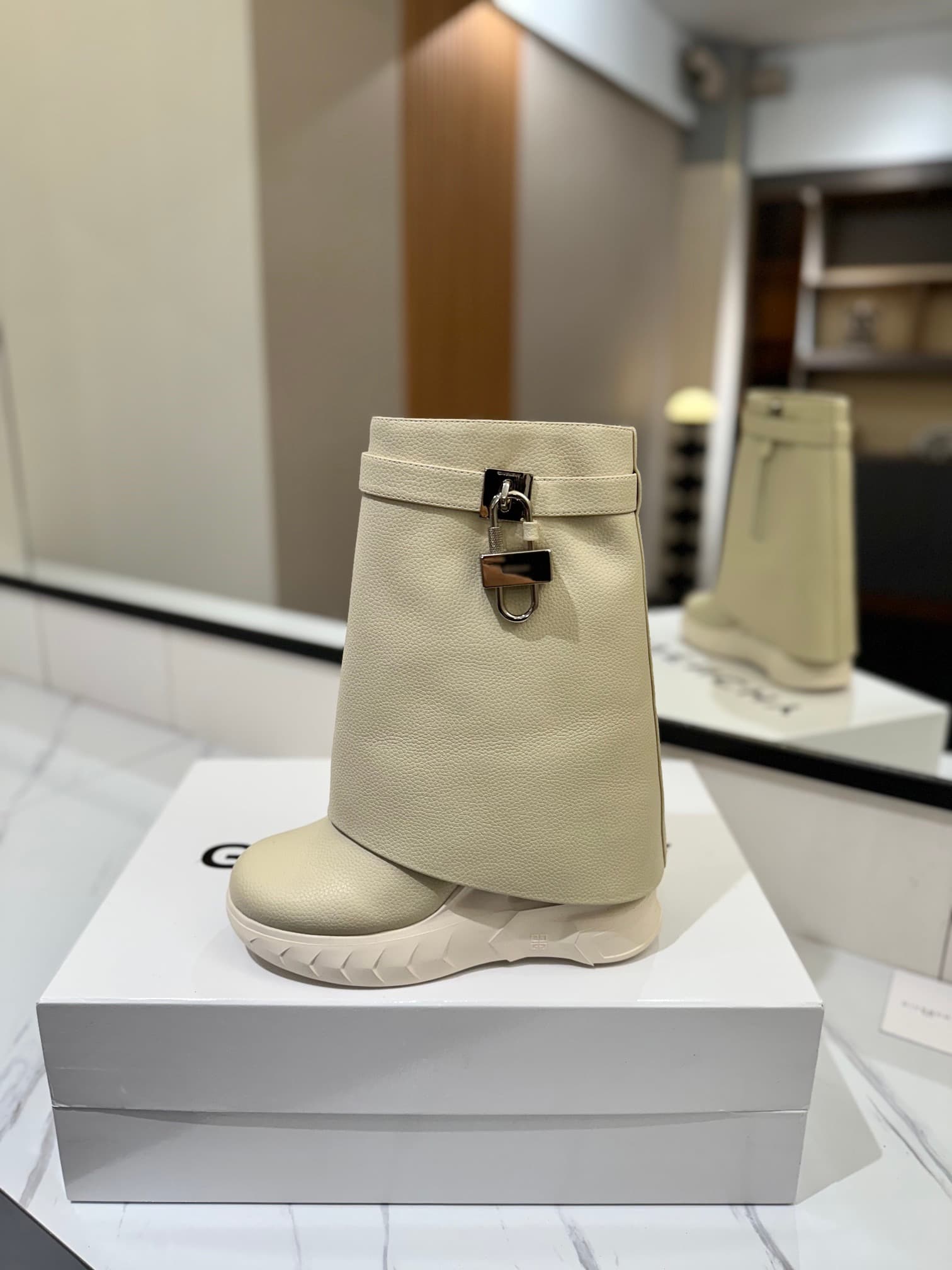 D6609 💰 GIVENCHY QZKEEP 0X0ZX new model – height-increasing shoes with a slim fit, shark-like shape 2023 — image 5